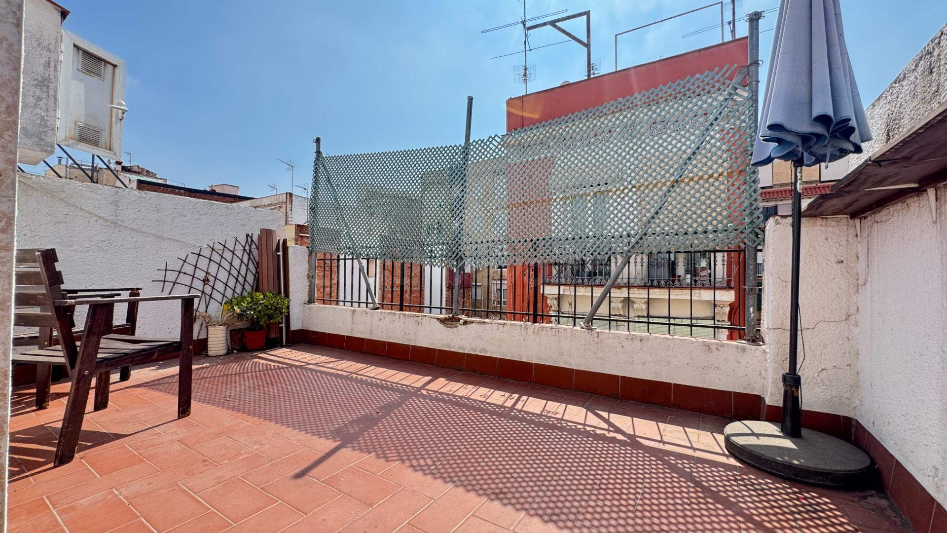 Ático con terraza privada en pleno corazón de la Vila de Gràcia.