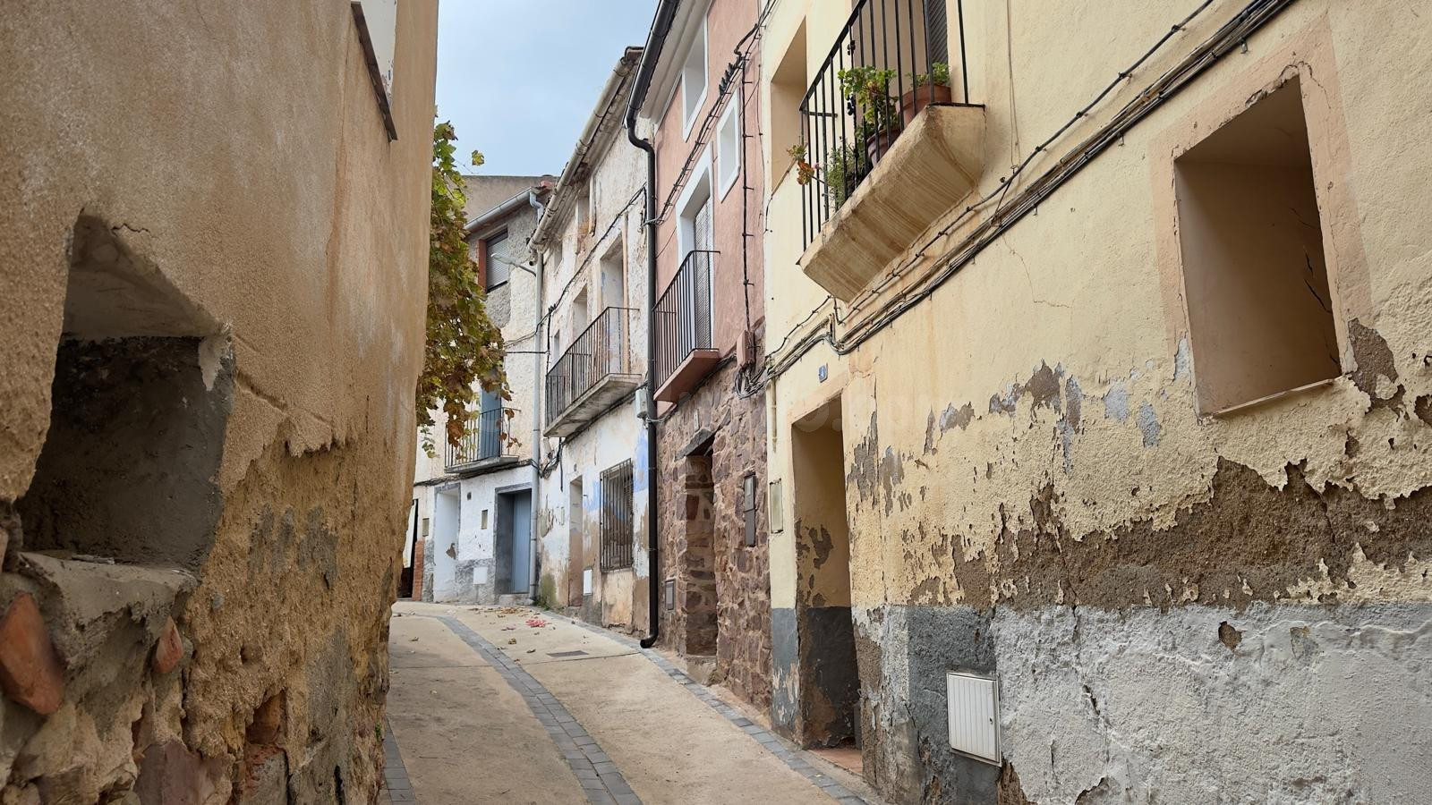 Casa para rehabilitar en el Frasno