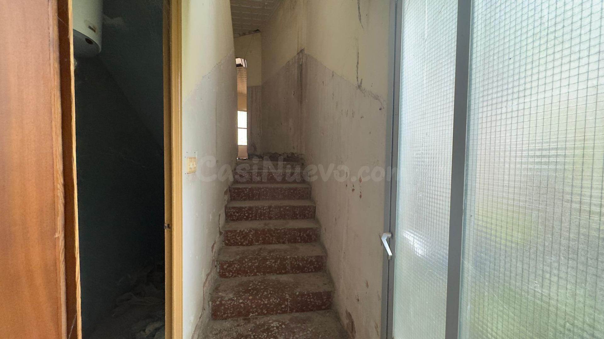 Casa de pueblo para rehabilitar - foto 2