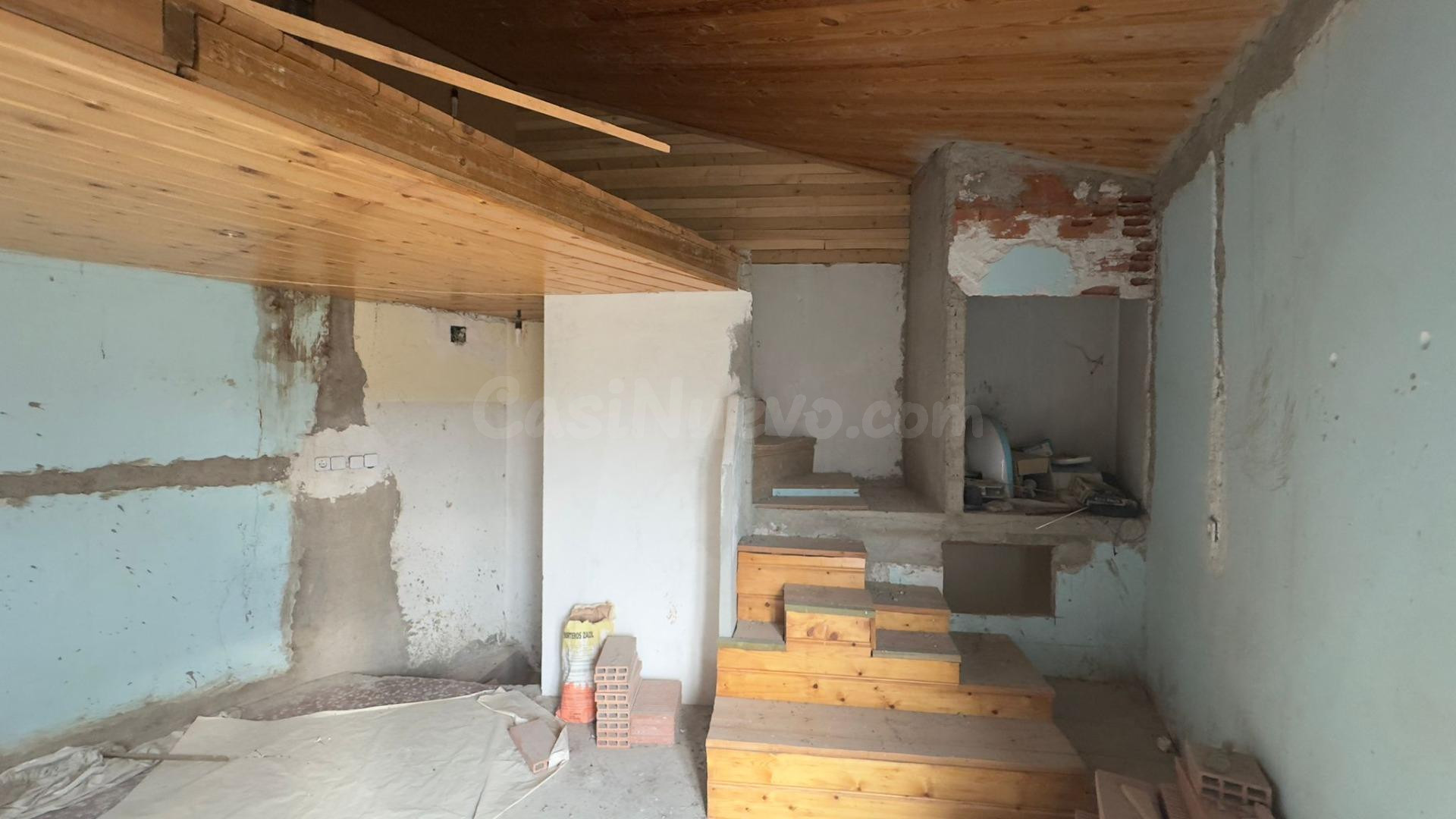 Casa de pueblo para rehabilitar - foto 4