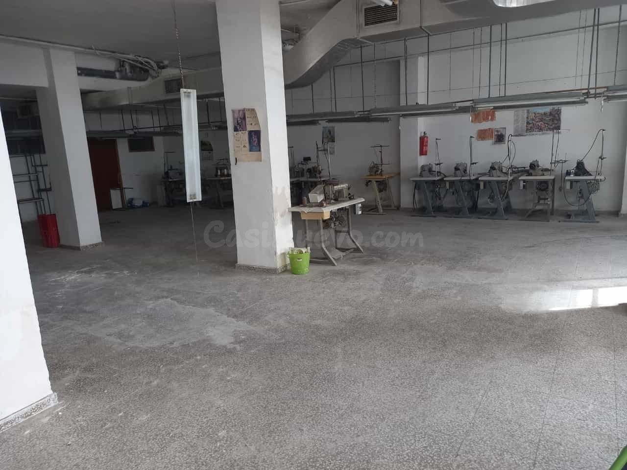 LOCAL CON PATIO