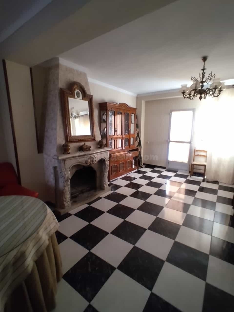 GRAN CASA CON AMPLIA COCHERA Y PATIO