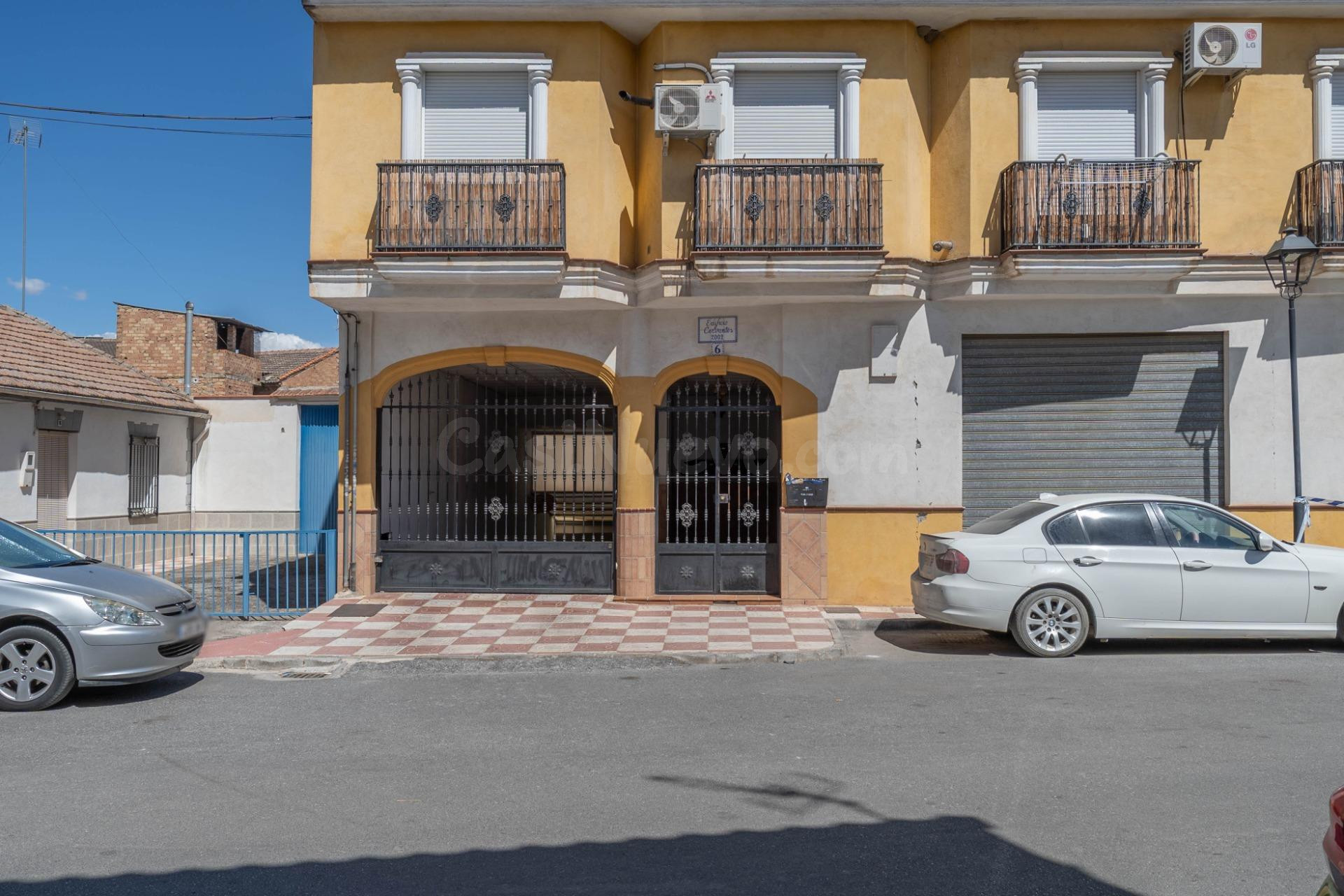 Piso en Churriana de la Vega (Granada) con plaza de garaje y trastero