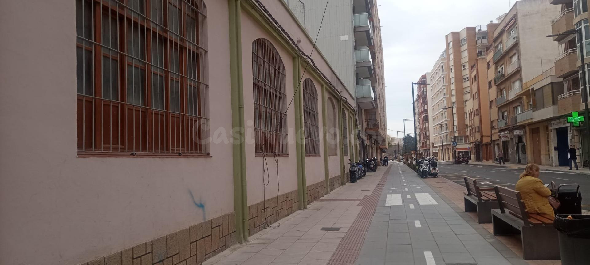 LOCAL EN EL PUEBLO DE 330 M2 MÁS ALTILLO ABIERTO EN LATERAL DE 133