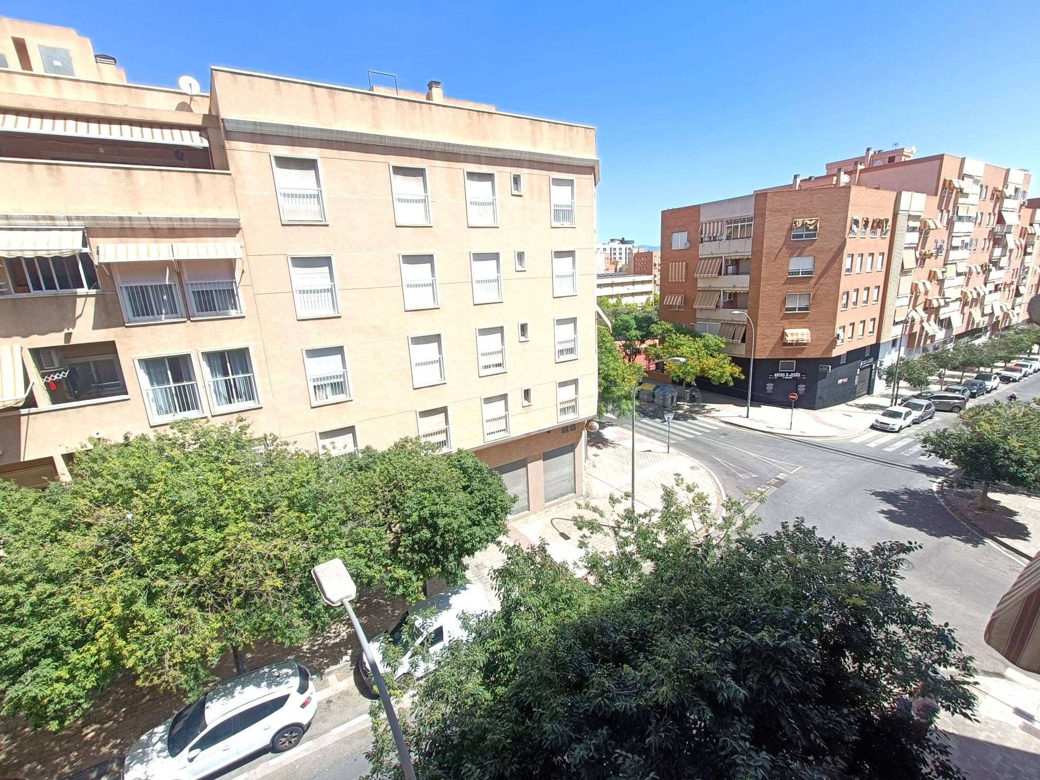 ¡Tu nuevo hogar en Altozano! Piso luminoso con garaje incluido. Precio: 236.900€