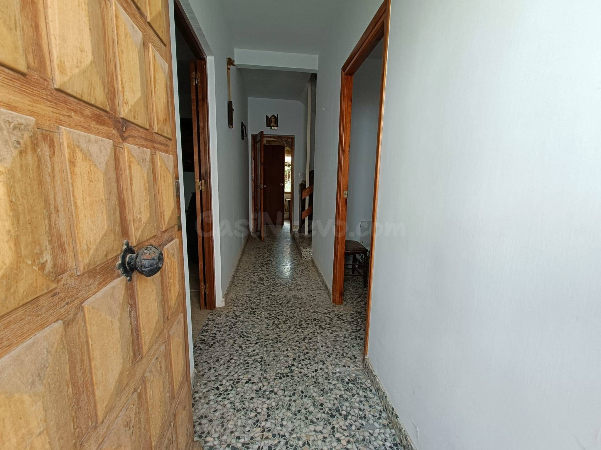 Casa con encanto y gran patio en el corazón de San Clemente  - foto 5