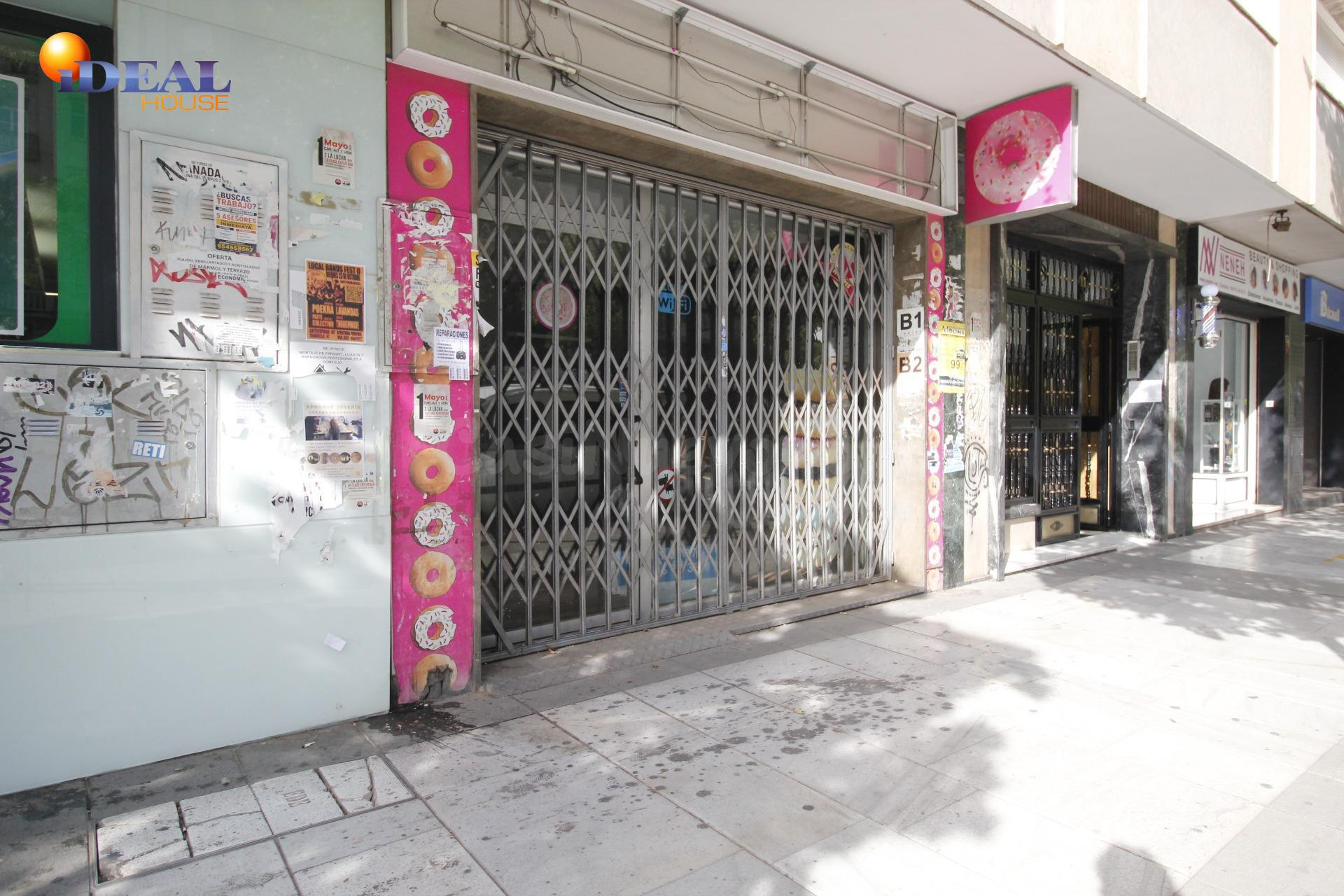 Local comercial exterior de 113 m2 en Av. de la Constitución, Granada
