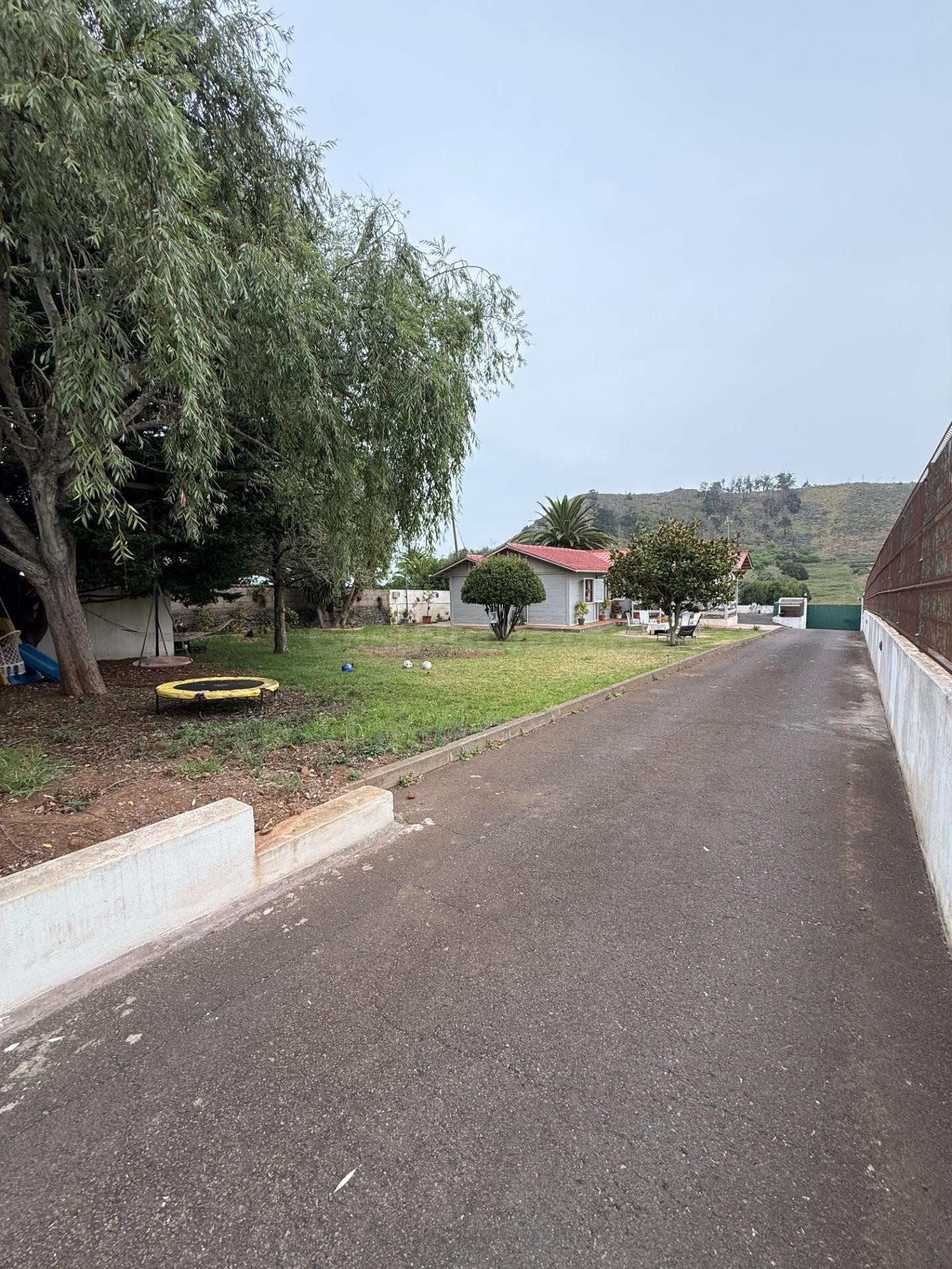 ¡EXCLUSIVA CASA DE MADERA RÚSTICA CON GRAN PARCELA EN GUAMAS - foto 4