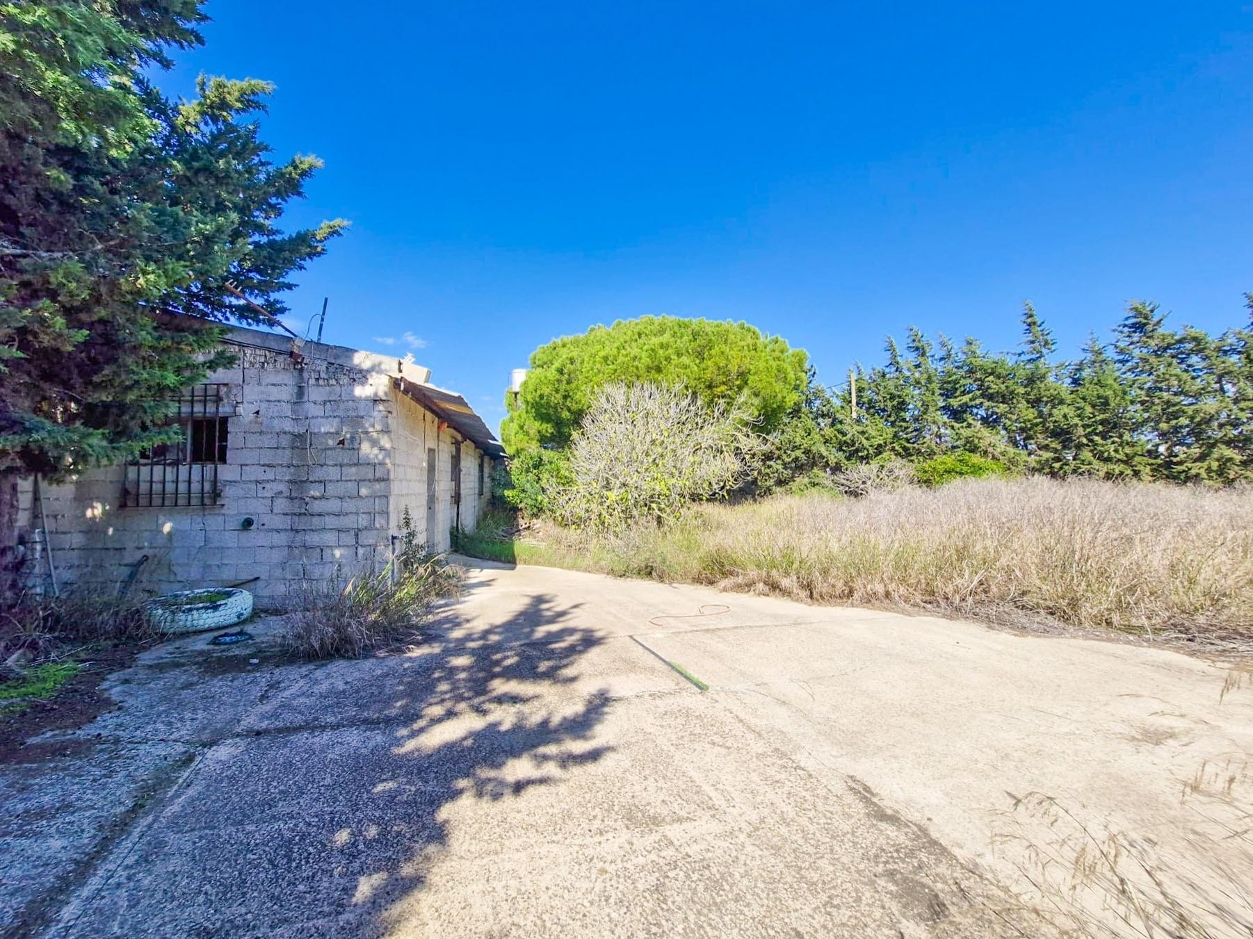 SE VENDE ESPECTACULAR PARCELA CON NAVE REGISTRADA ,  SEGREGA