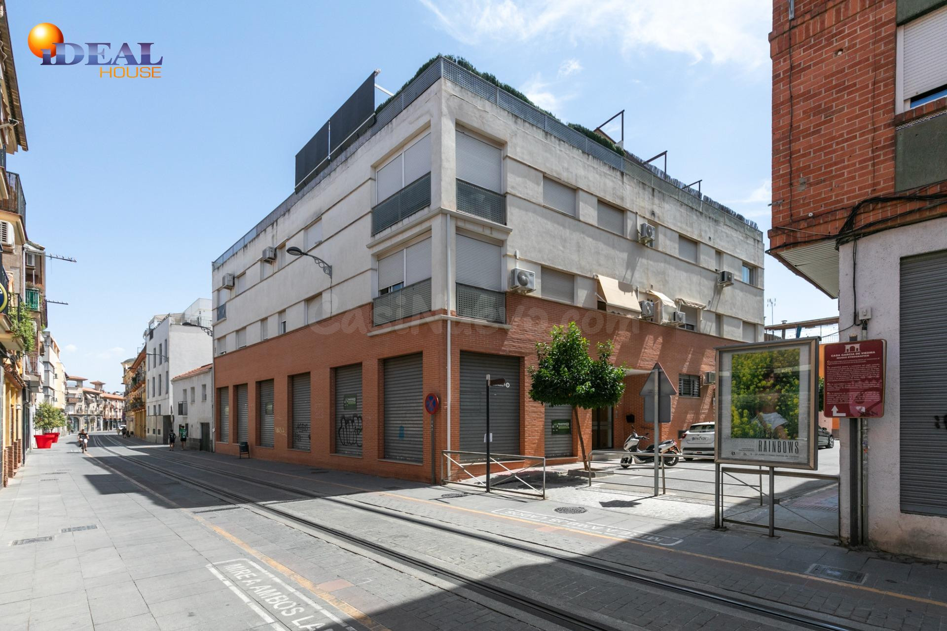 PISO EN VENTA EN ARMILLA CENTRO | 2 DORMITORIOS | GRAN PATIO PRIVADO DE 46 M2