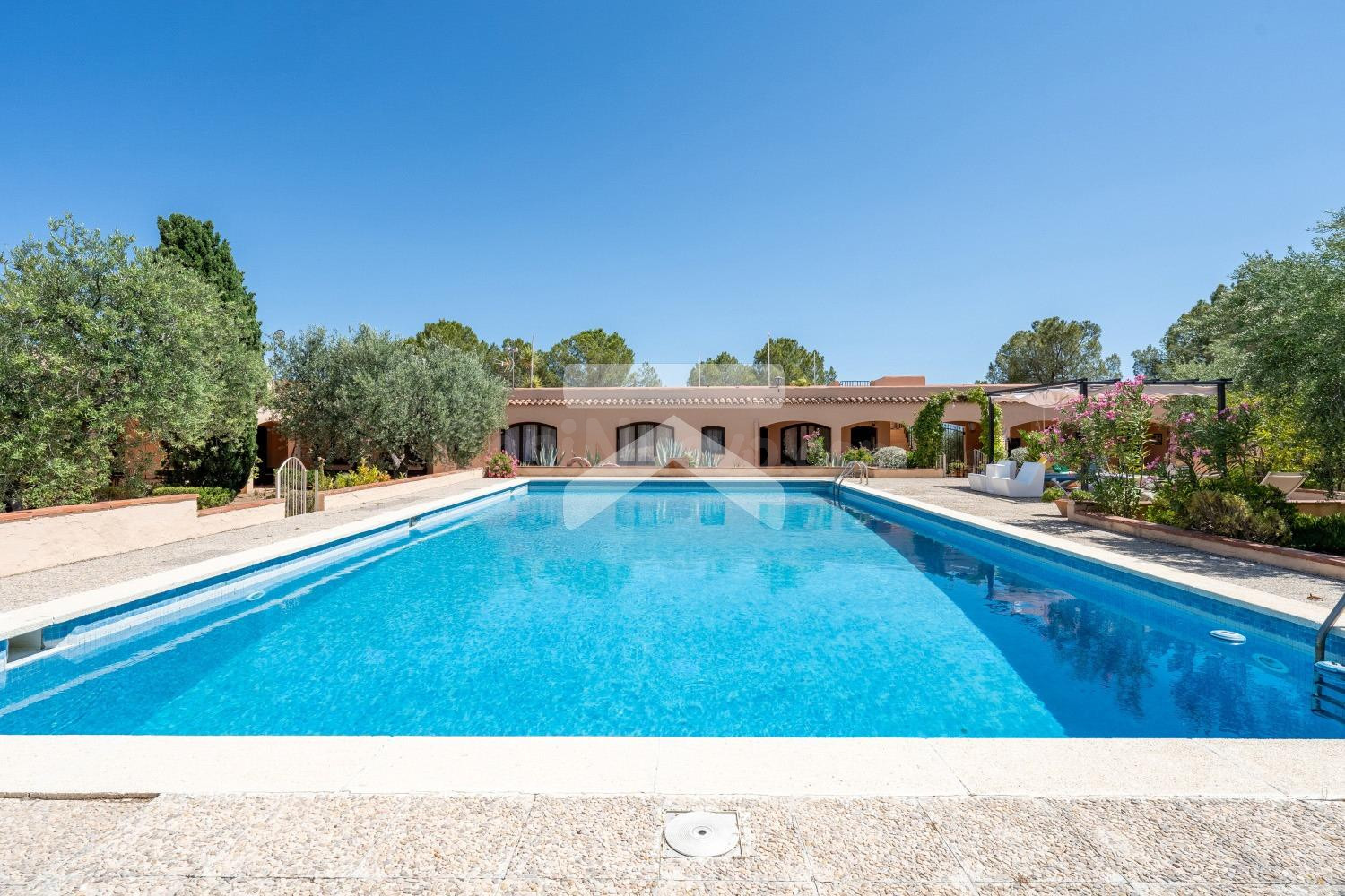 Finca histórica destinada a hotel con bodegas en Priorat - foto 3