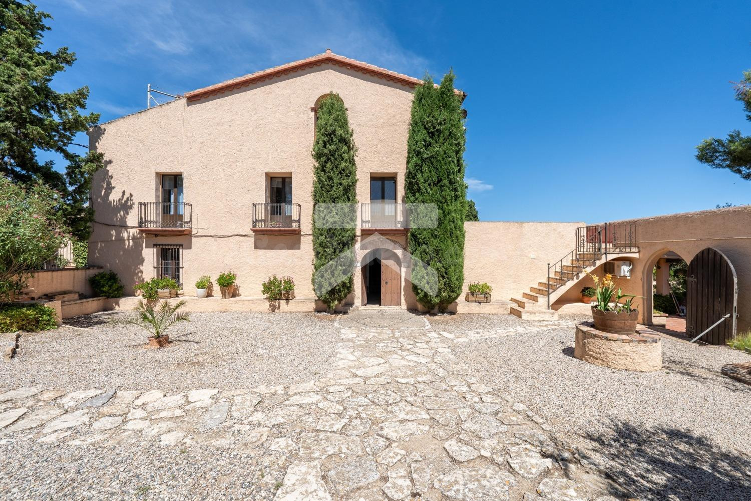Finca histórica destinada a hotel con bodegas en Priorat - foto 4
