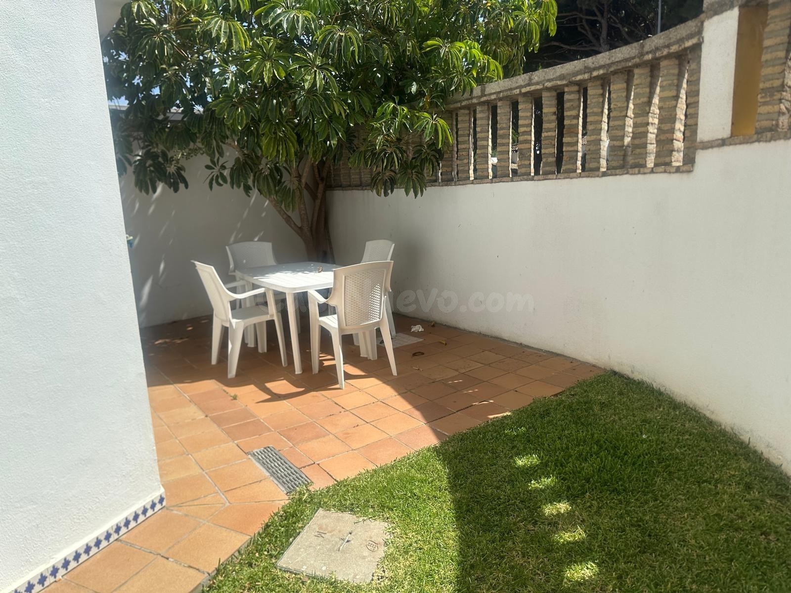 ADOSADO EN VENTA A MENOS DE 1KM DE LA PLAYA DE LA BARROSA