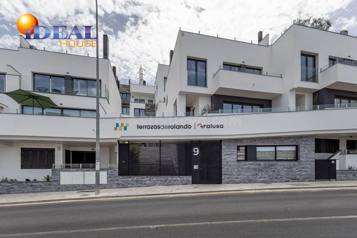 Estudio de reciente construcción con piscina, garaje y zonas comunes en Granada