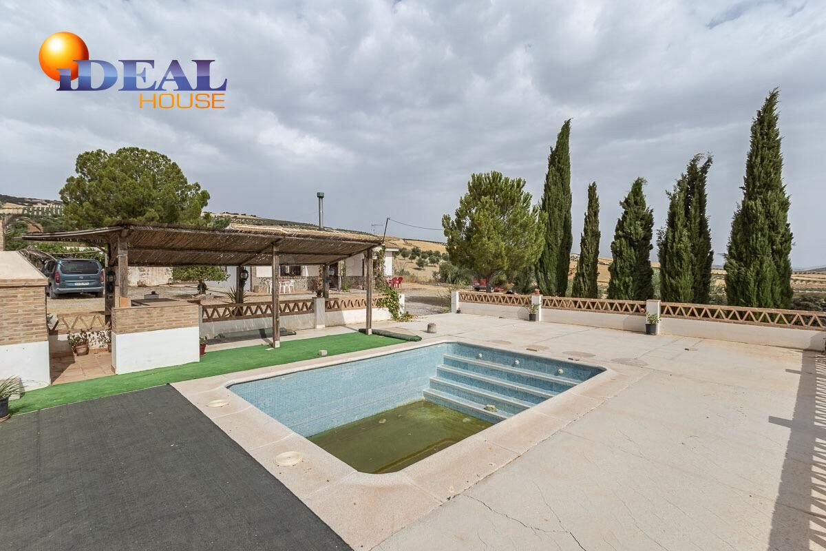 * Encantadora Villa de Campo con Piscina, 34.085 m2 de Terreno y Vistas Espectaculares – Cerca de Alhama de Granada**