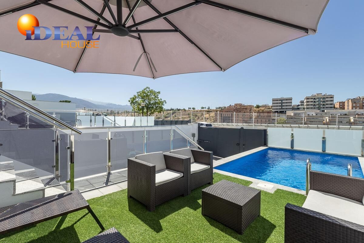 Vivienda de lujo en Urbanización SERRALLO HILLS.