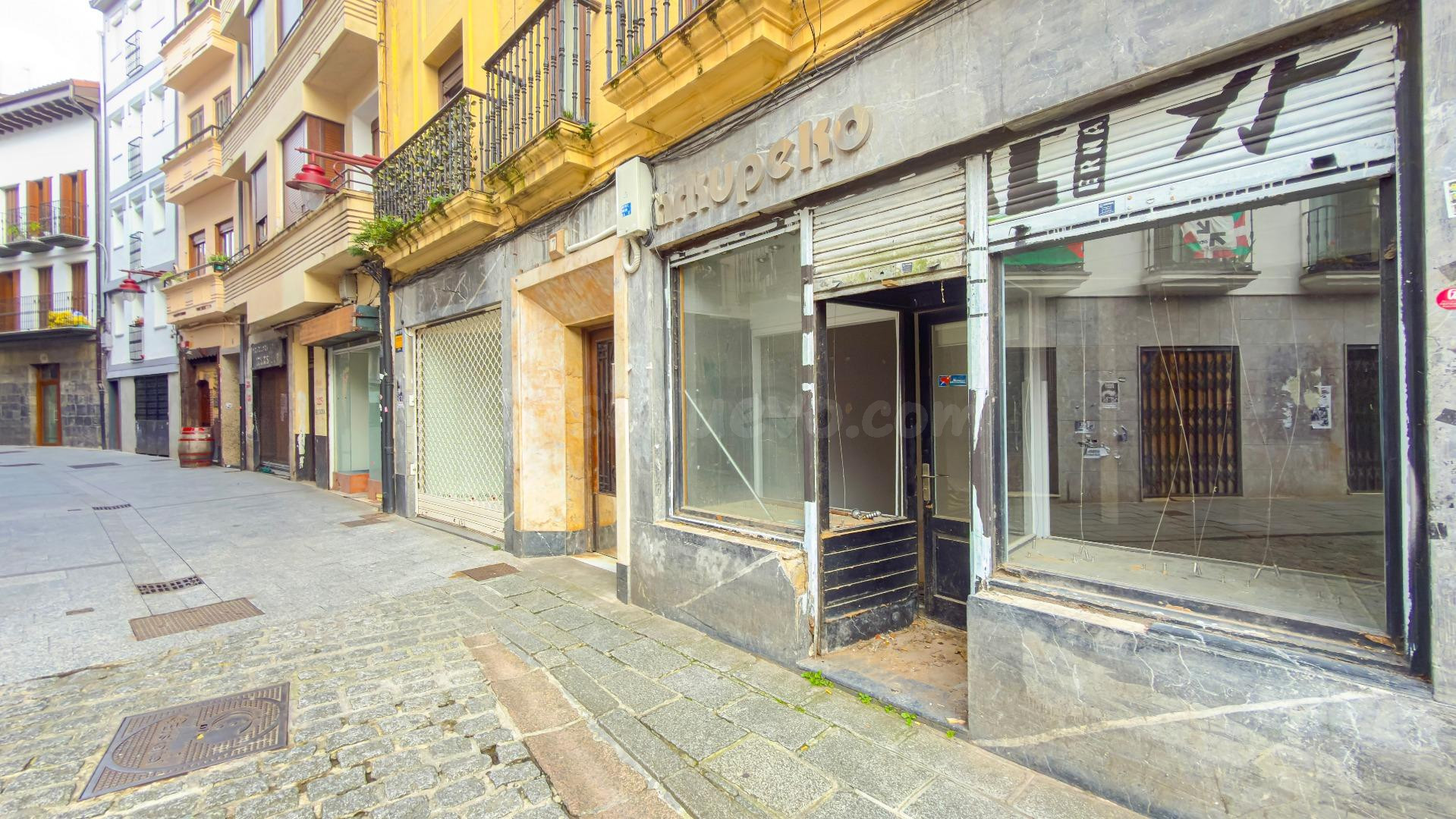 Local comercial en Gudarien Plaza