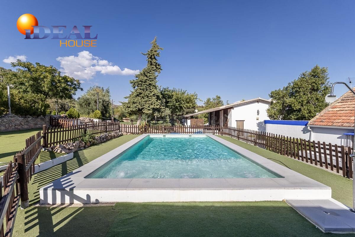 **NEGOCIO CONSOLIDADO DE EVENTOS Y ALOJAMIENTO TURÍSTICO EN UNA ESPECTACULAR FINCA ANDALUZA CERCA DE GRANADA**