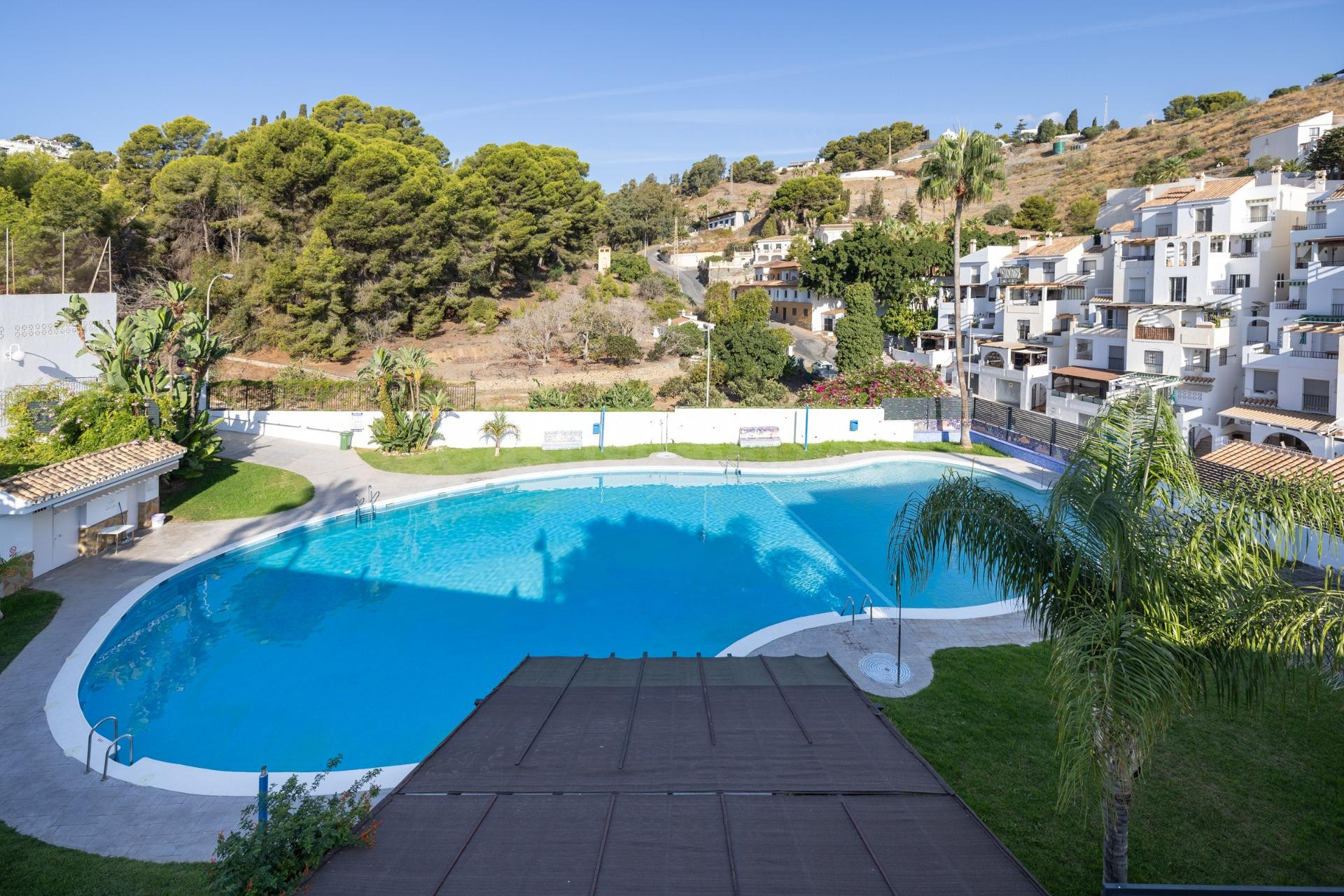 Dúplex de 4 dormitorios con vistas al mar, terraza y piscina en Velilla-Taramay