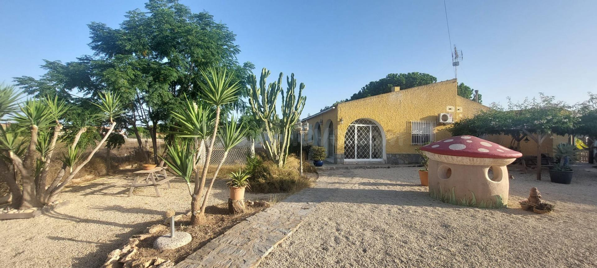DOS VIVIENDAS INDEPENDIENTES EN PARCELA URBANA DE 2.000 m2 – LOS LIMONEROS, EL ALTET