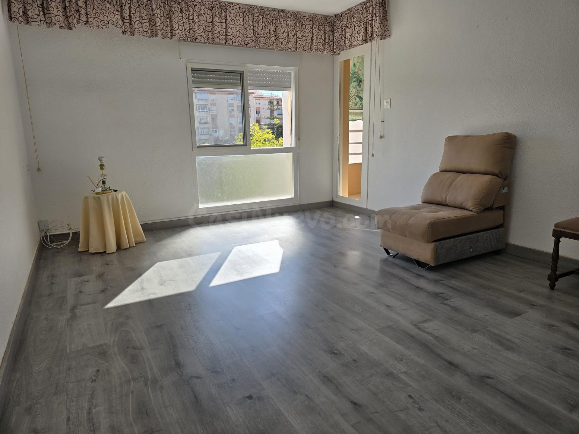 Piso reformado de 3 habitaciones en Plaza de la Cruz, Alicante