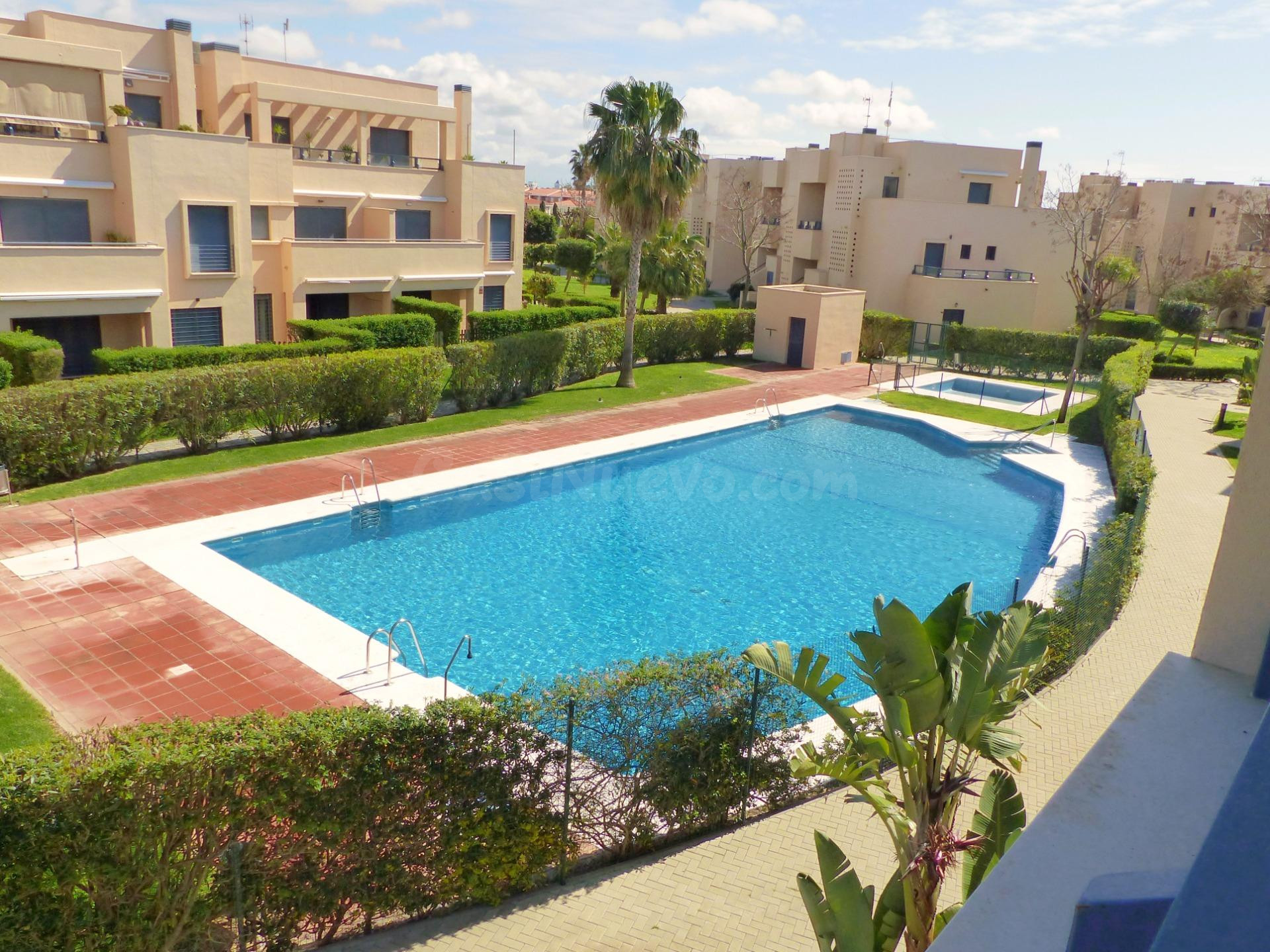 PISO EN COSTA BALLENA CON PISCINA, PADEL, GARAJE Y TRASTERO