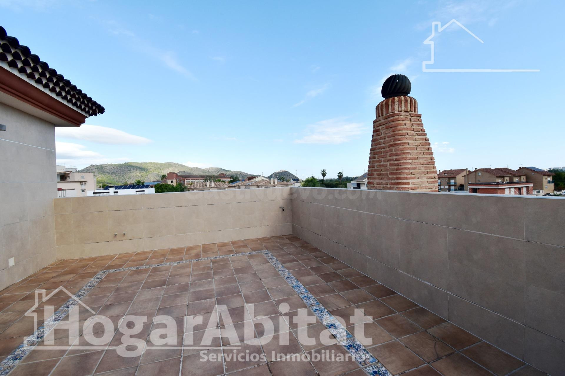 ESPECTACULAR CHALET CON PISCINA, GARAJE, TERRAZA Y ASCENSOR - foto 3