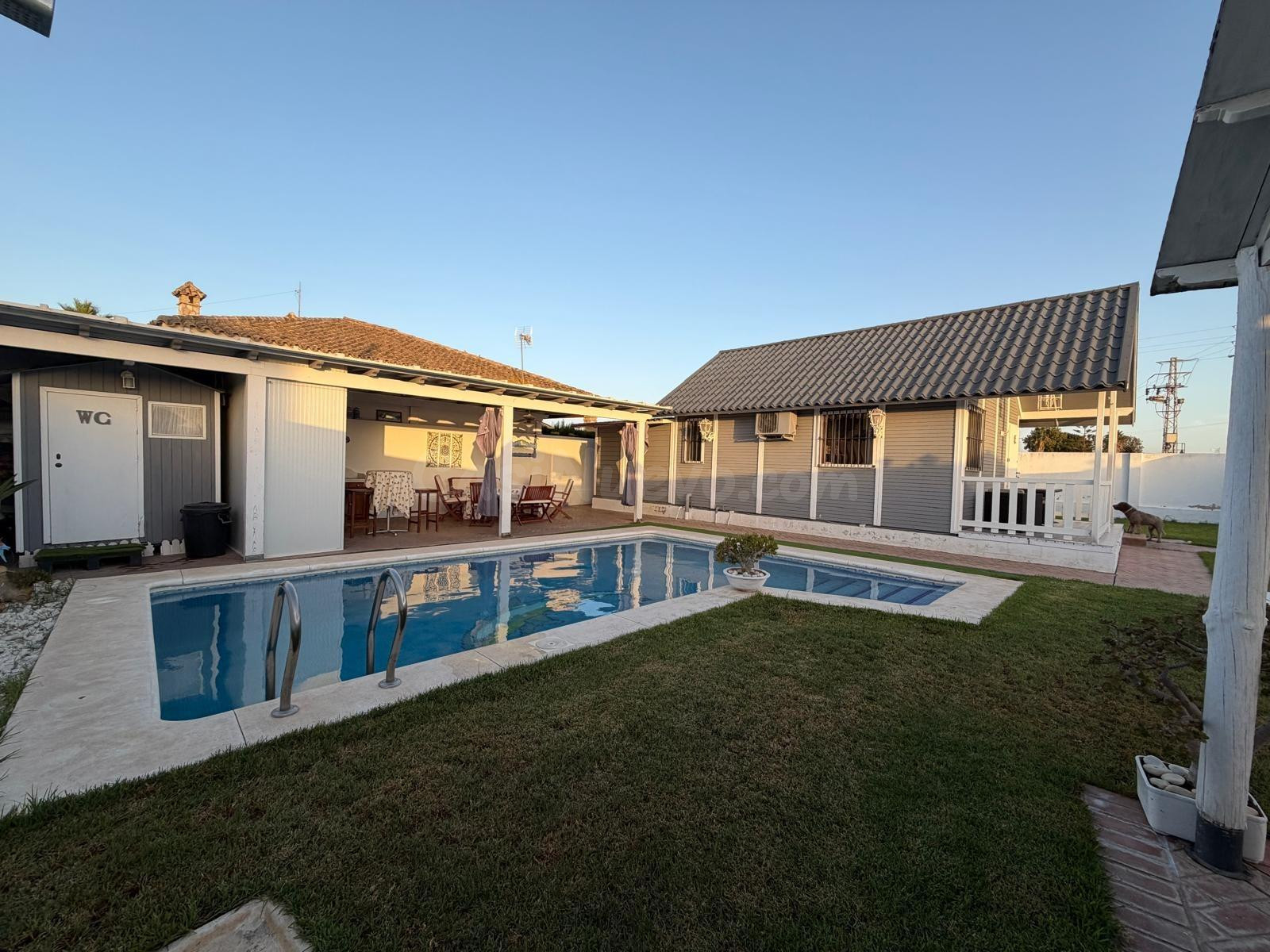 VENTA DE PARCELA RÚSTICA CON PISCINA Y BONITA CASA DE CAMPO!!!