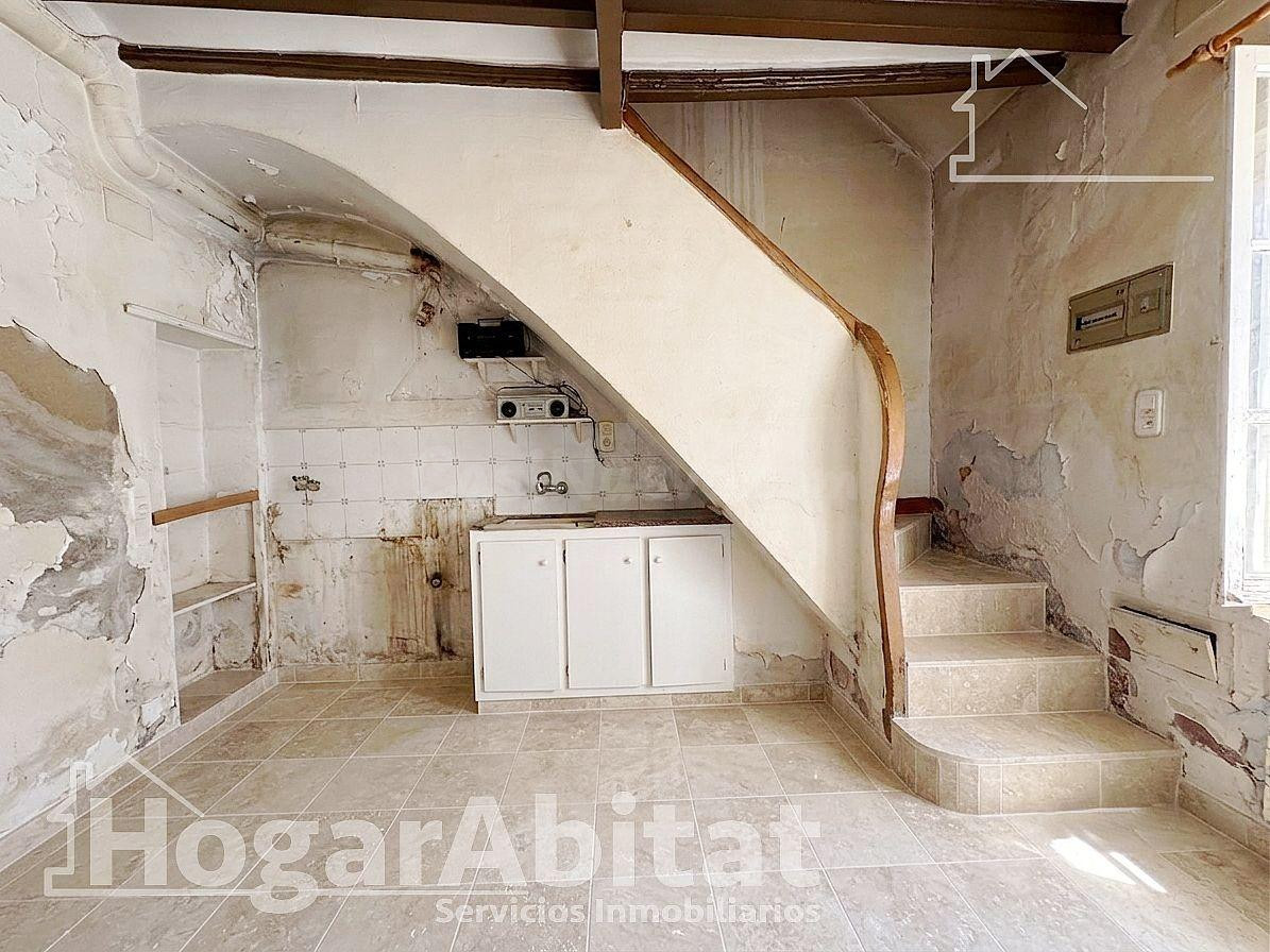 ¡HAZLA A TU GUSTO! CASA LUMINOSA Y ECONÓMICA PARA REFORMAR, EN PLENO CENTRO