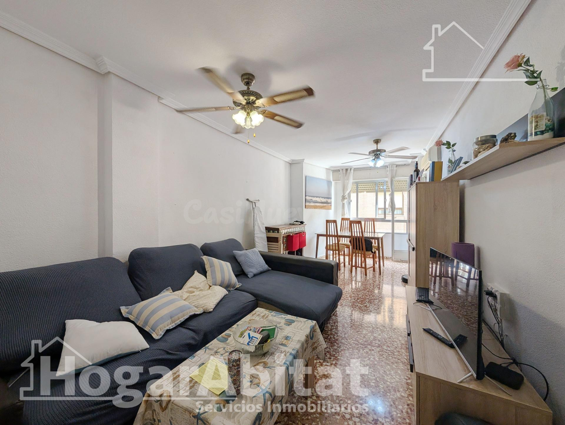 ¡UBICACIÓN IDEAL! AMPLIO, LUMINOSO Y EXTERIOR CON BALCÓN, TODO AMUEBLADO