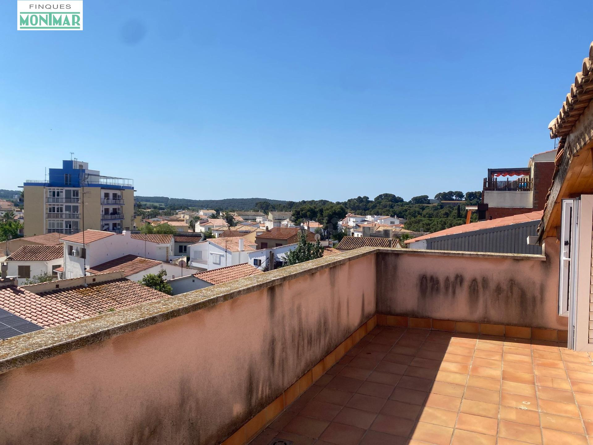 Ático dúplex familiar con 6 habitaciones, terraza de 70 m2 y - foto 2