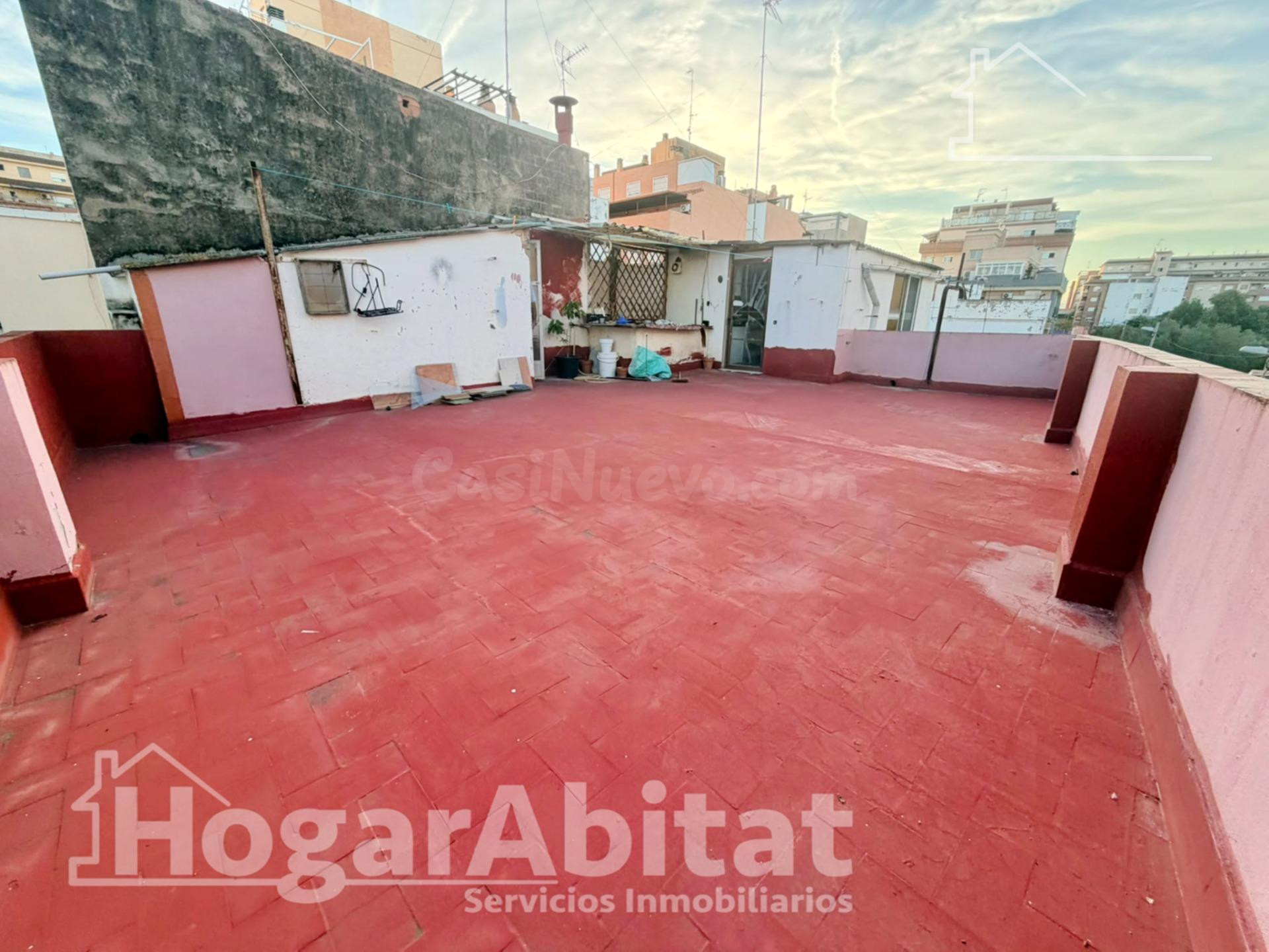 AMPLIA CASA CON TERRAZA Y GARAJE CERCA DE LA PLAYA DE SAGUNT - foto 2