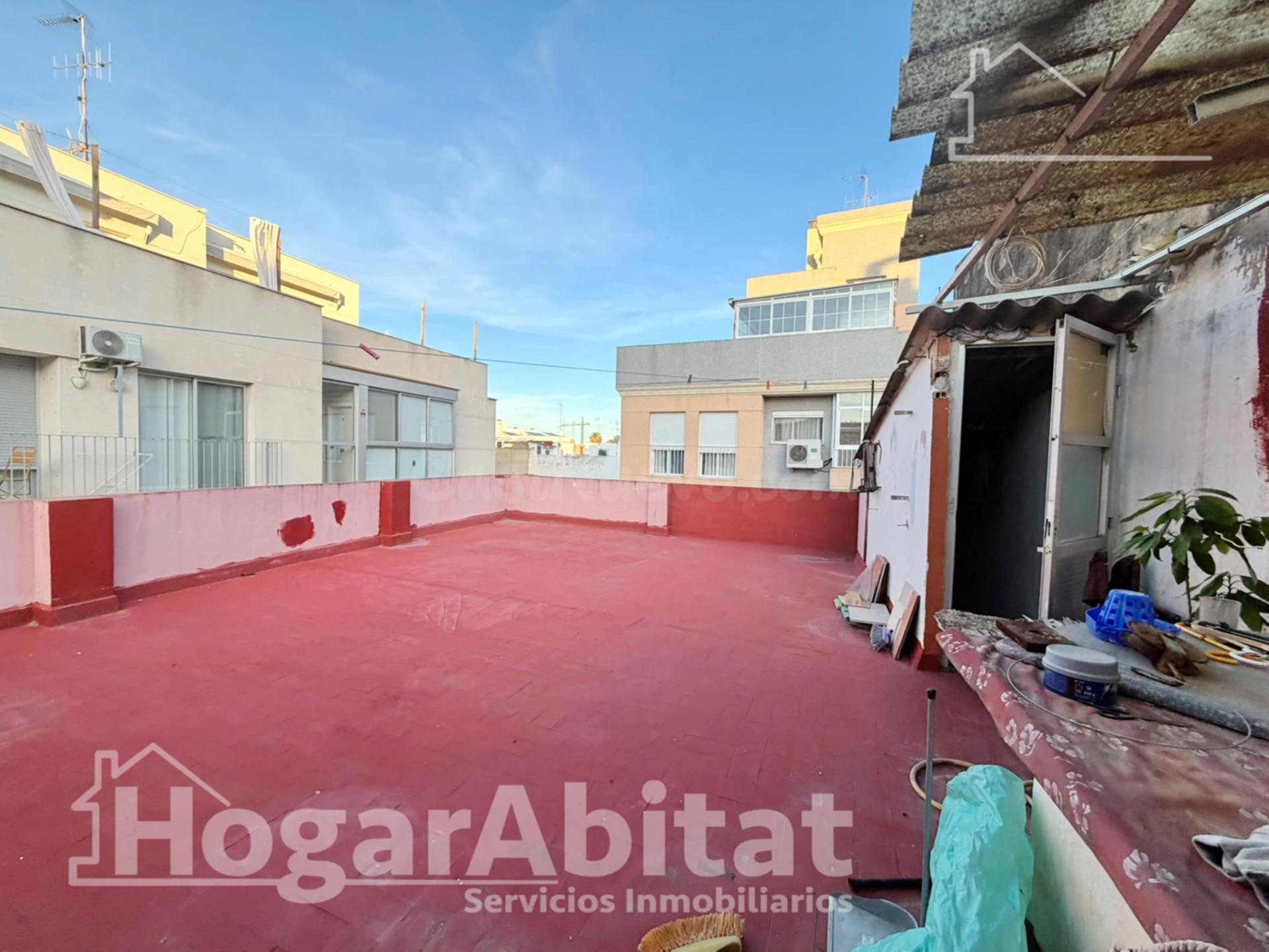 AMPLIA CASA CON TERRAZA Y GARAJE CERCA DE LA PLAYA DE SAGUNT - foto 3