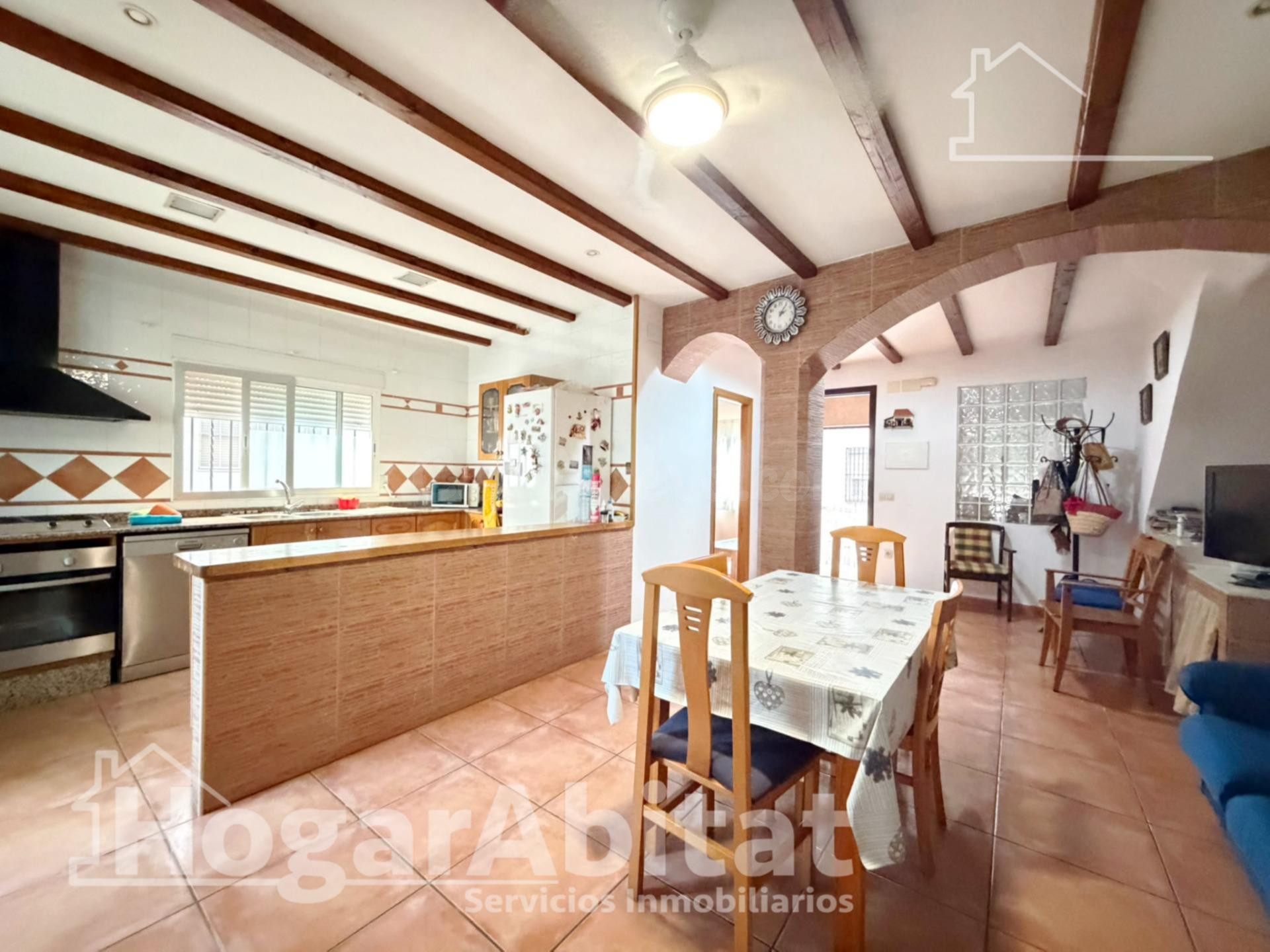 AMPLIA CASA CON TERRAZA Y GARAJE CERCA DE LA PLAYA DE SAGUNT - foto 4