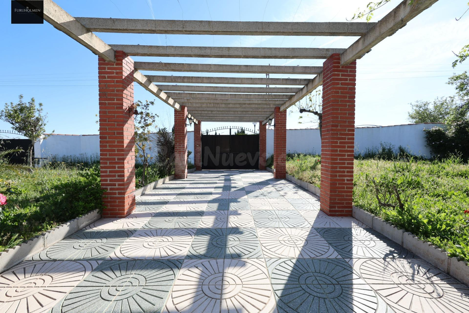 Casa reformada con piscina en parcela de 2.500 m2 (urbano y rústico)
