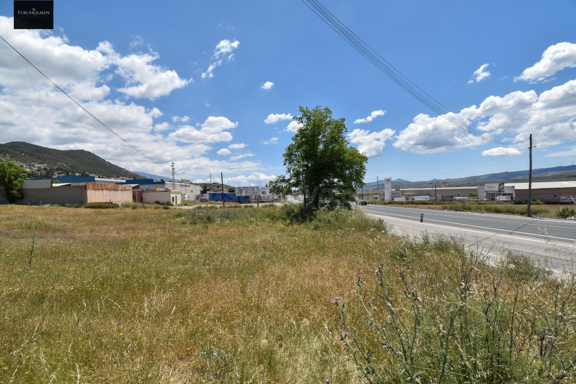 Se vende gran terreno rústico con opción industrial en Padul