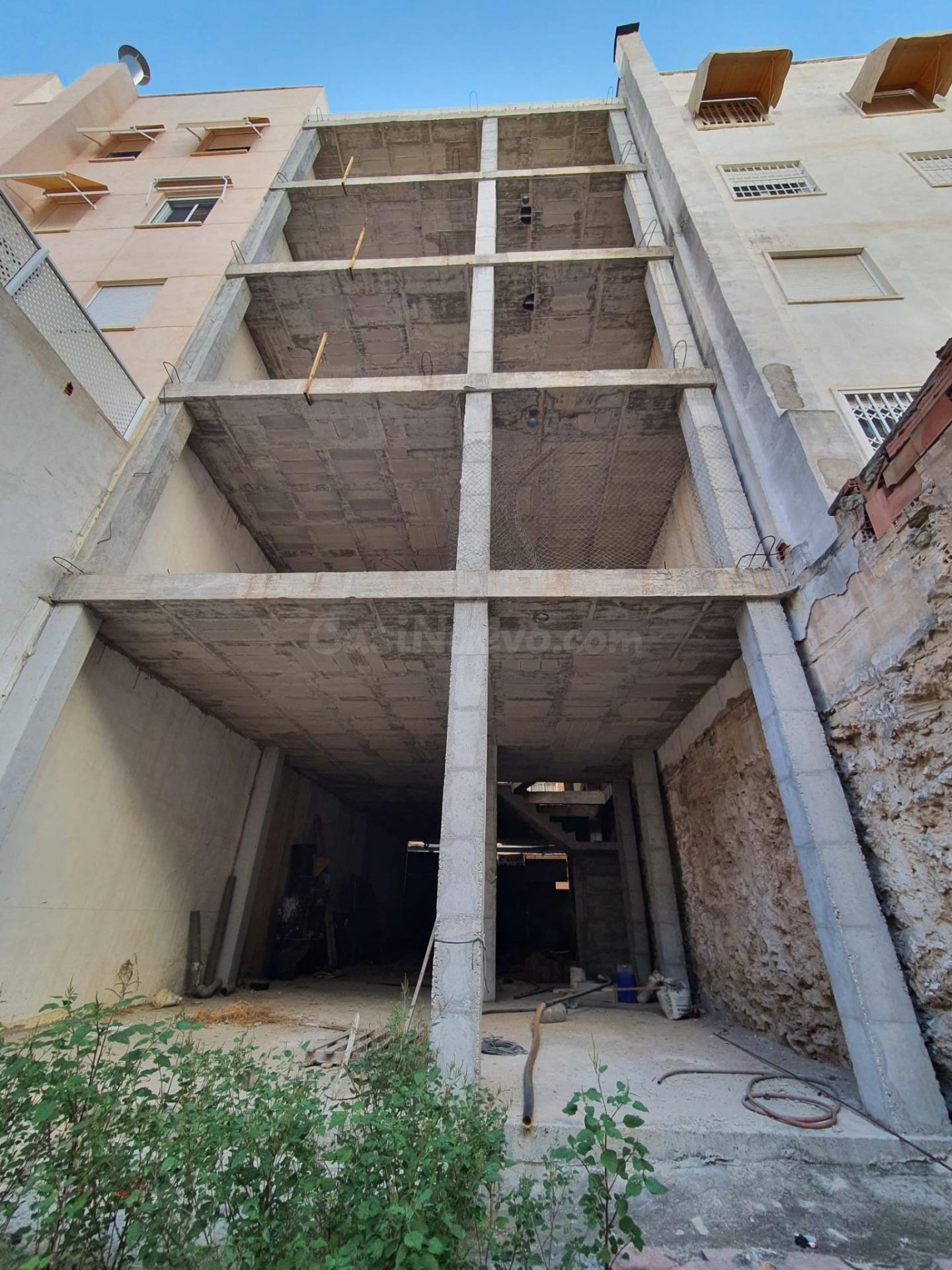 Edificio para terminar con el proyecto hecho, Elche