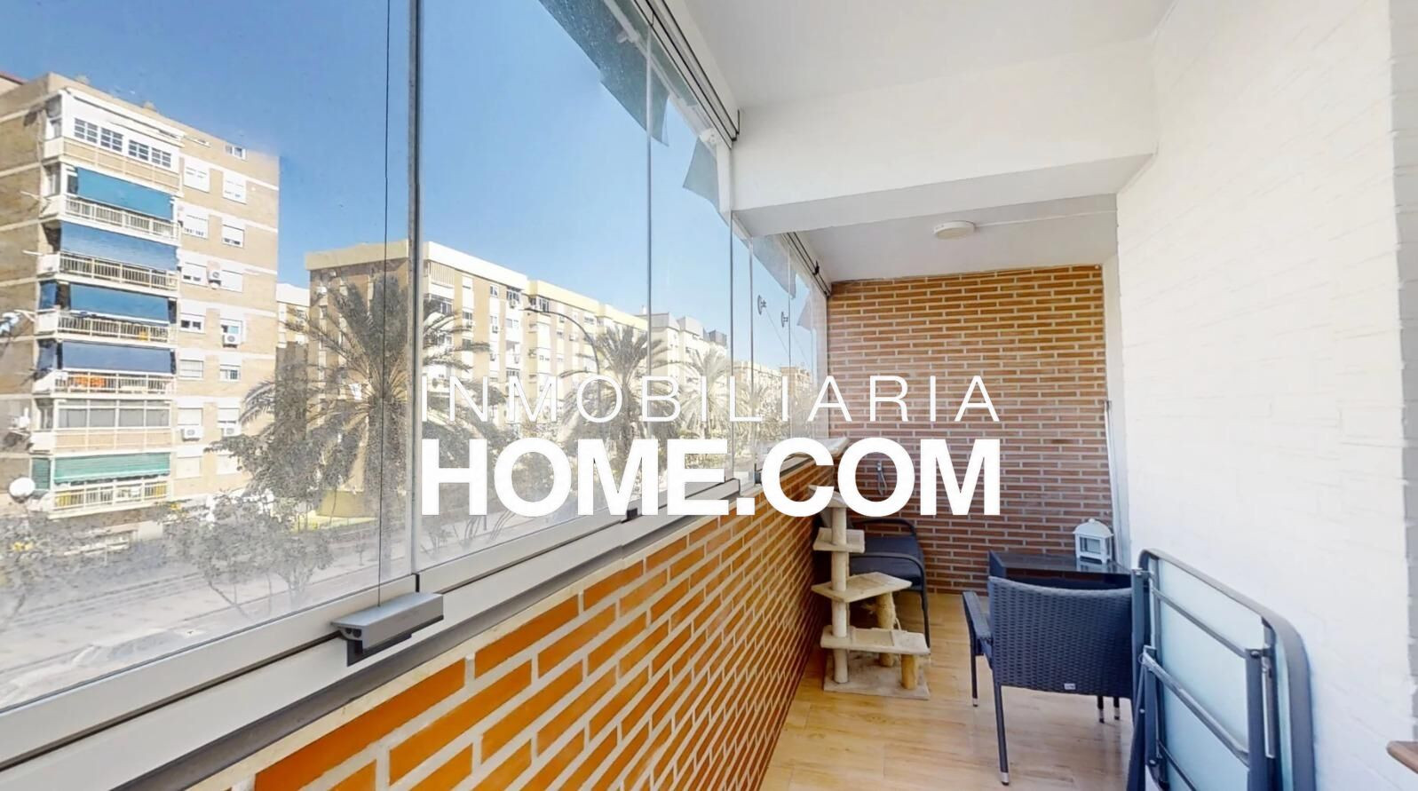 ¡EXCELENTE OPORTUNIDAD EN MÁLAGA! Piso totalmente reformado con terraza acristalada .