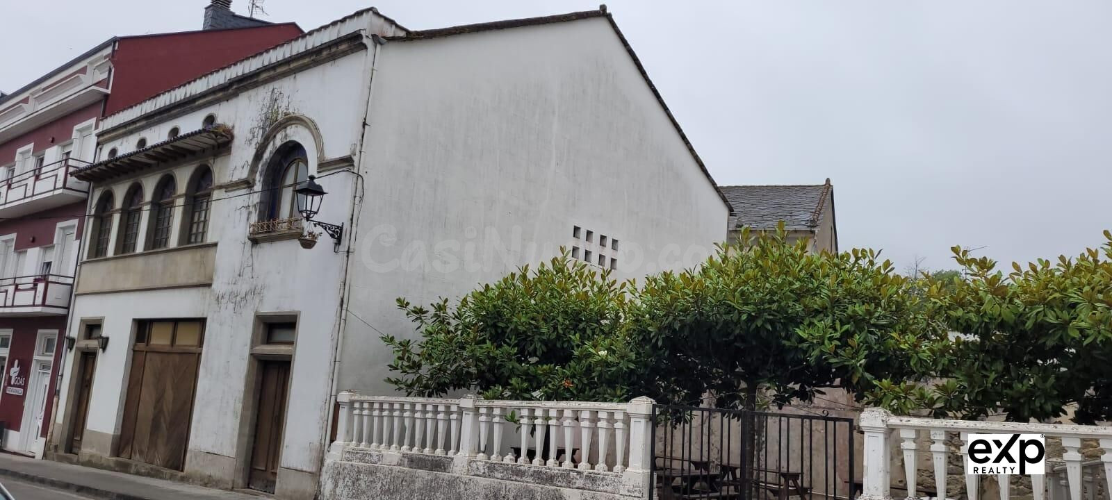 CASA URBANA DE ESTILO ARTDECO CON BAJO COMERCIAL - foto 4
