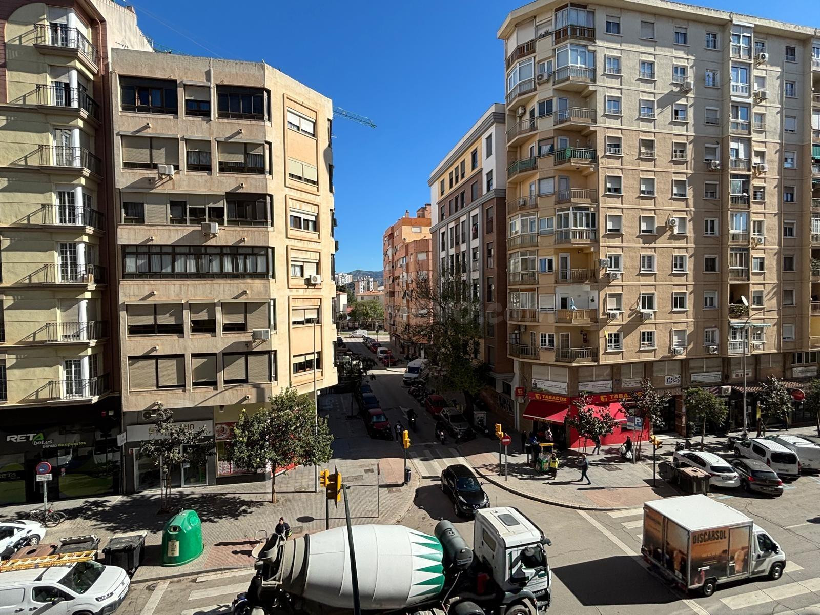 Amplio piso exterior en pleno centro con 3 habitaciones y terraza acristalada