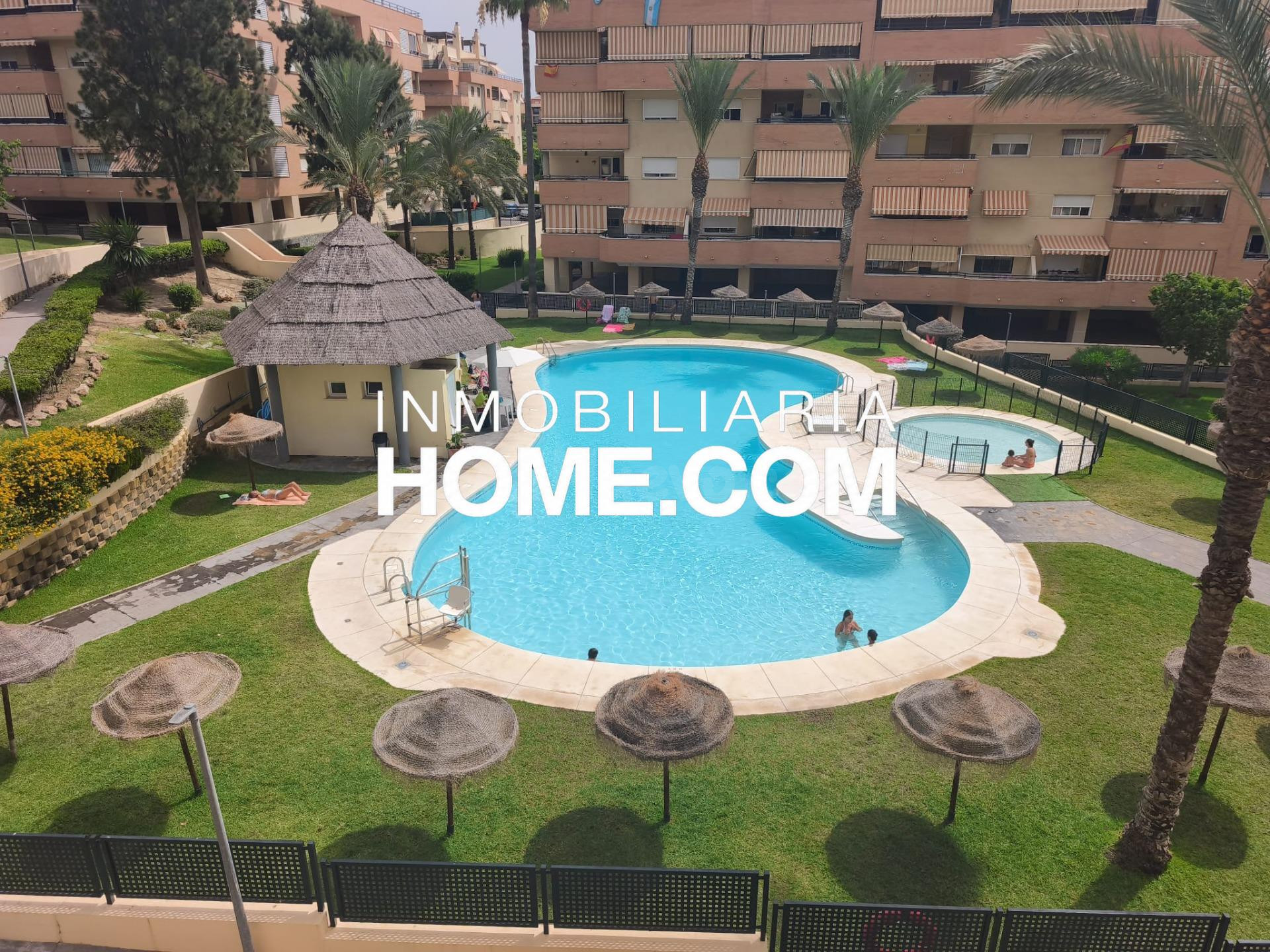 Vivienda totalmente reformada en El Pinillo | Urbanización con piscina y pistas deportivas