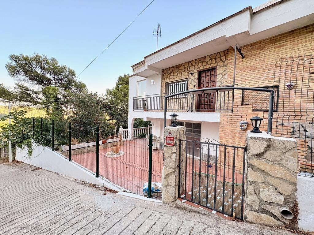 GRAN CHALET CON PISCINA PROPIA EN GANDIA, 4 HAB, 2 BAÑOS - foto 3