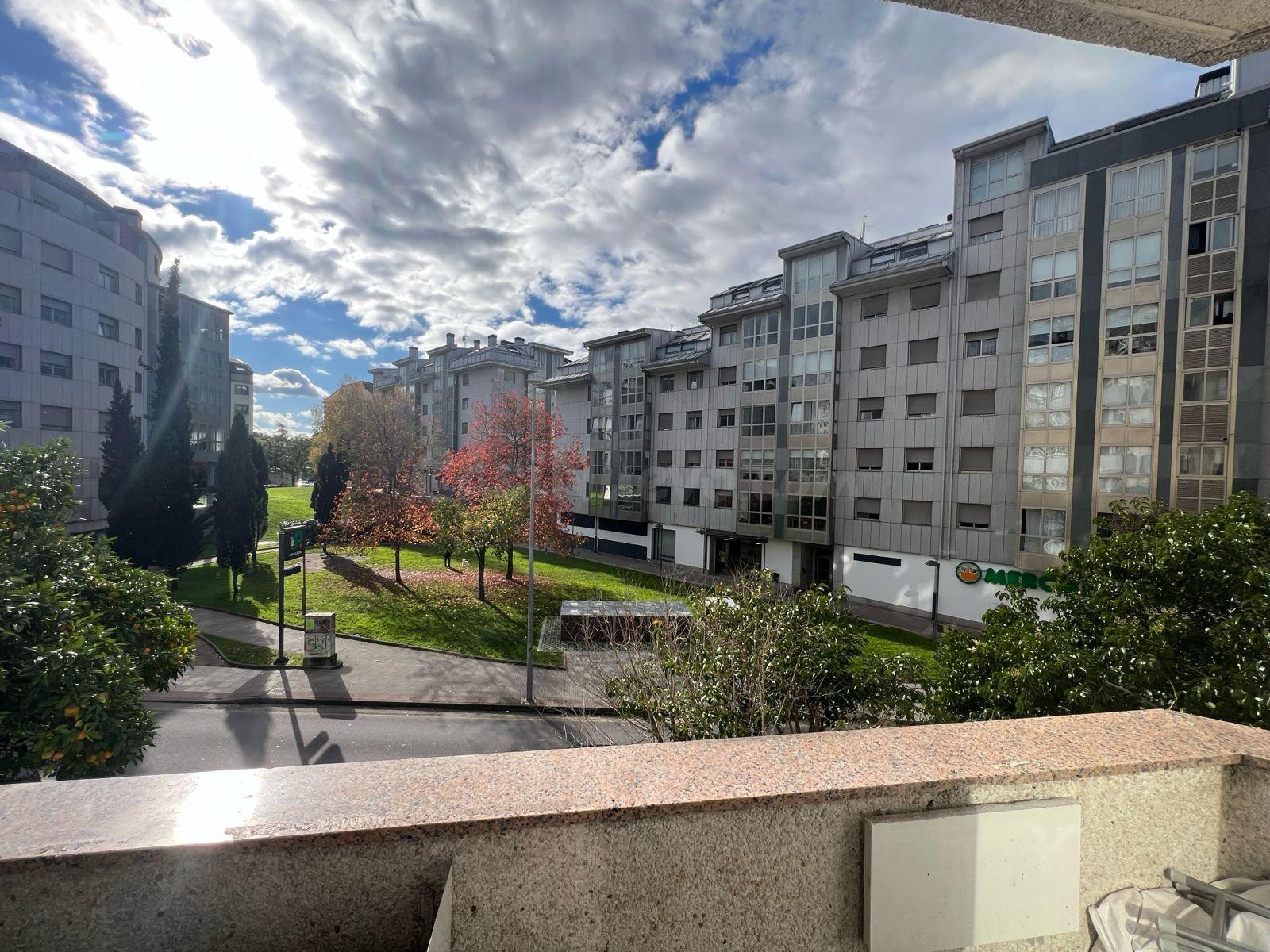 Piso con 2 Plazas de Garaje  y 2 Trasteros