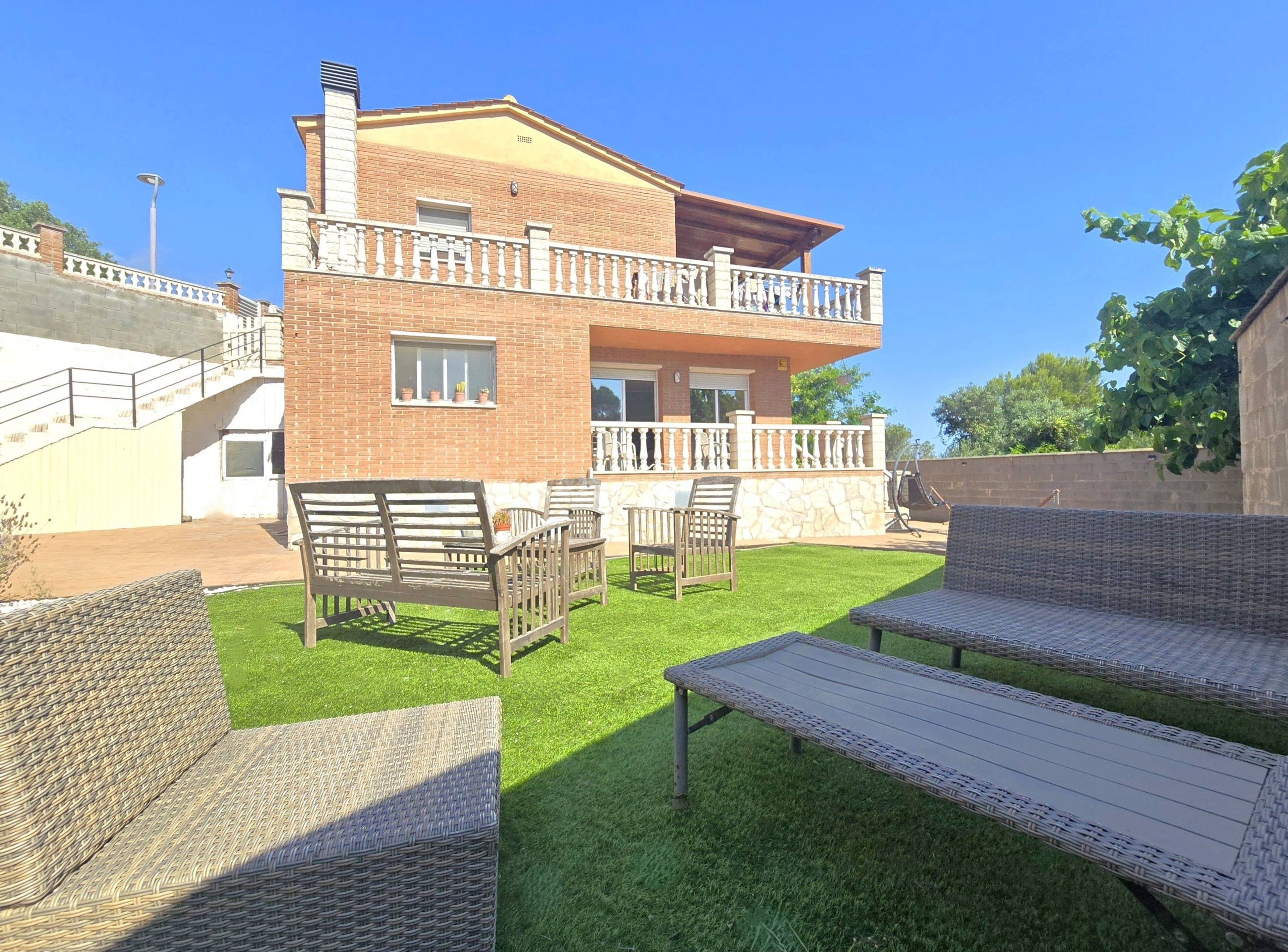 ESPECTACULAR CHALET CON UNA FANTÁSTICA ZONA EXTERIOR PRIVADA -Els Pallaresos-