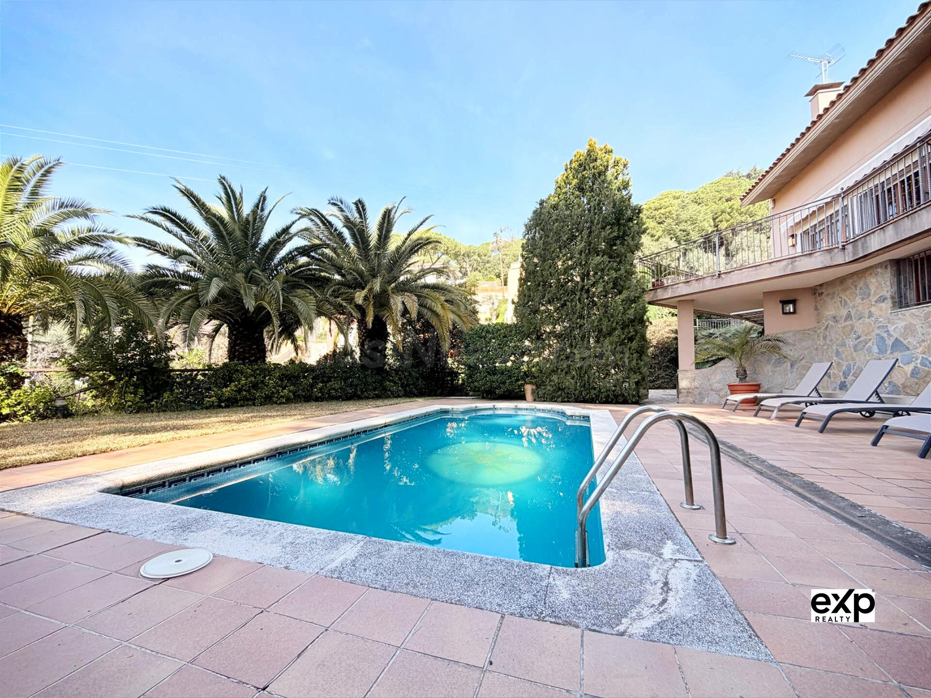 Chalet independiente en Les Sureres con parcela 1.342 m2, pi - foto 2