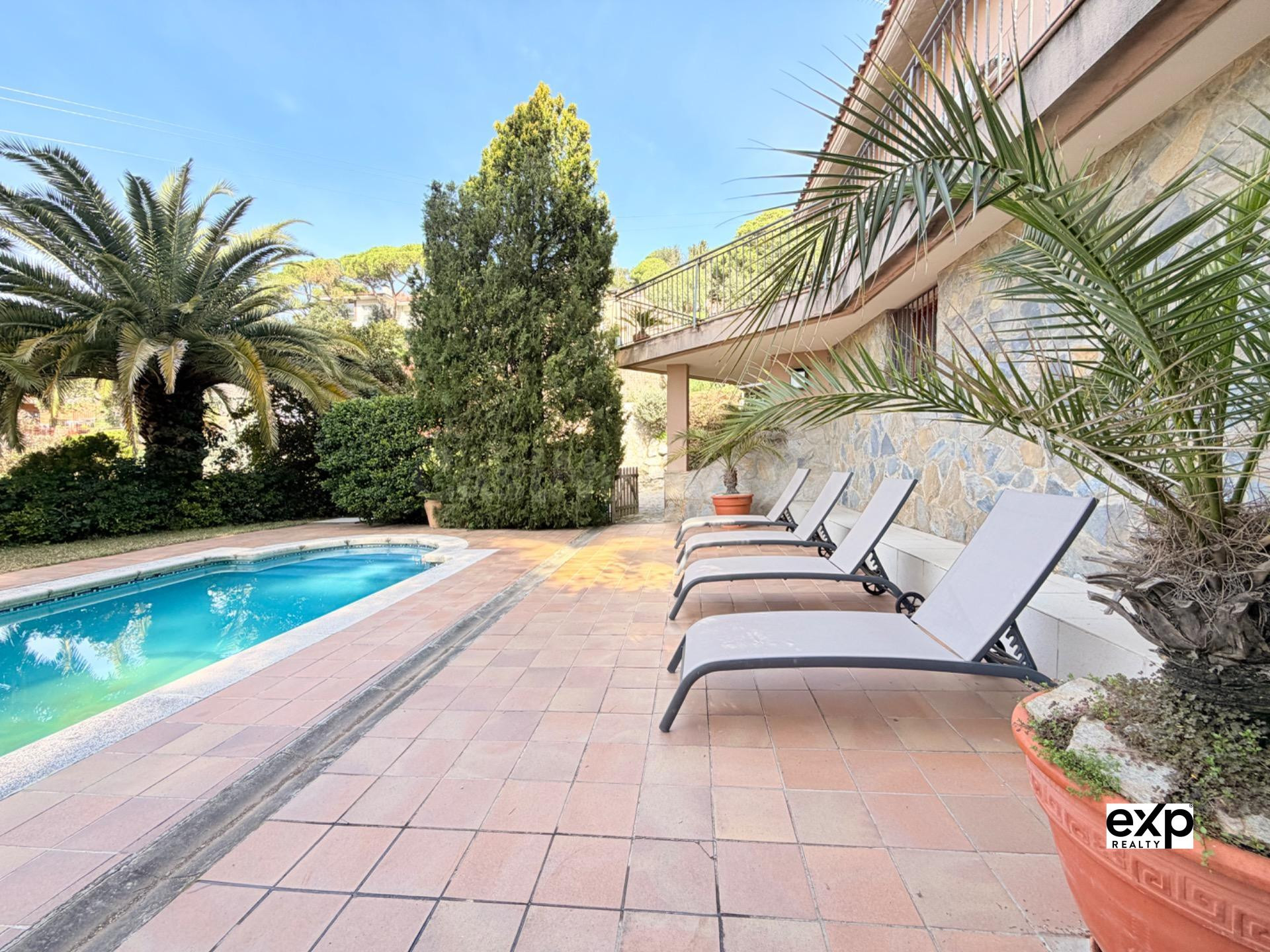 Chalet independiente en Les Sureres con parcela 1.342 m2, pi - foto 3