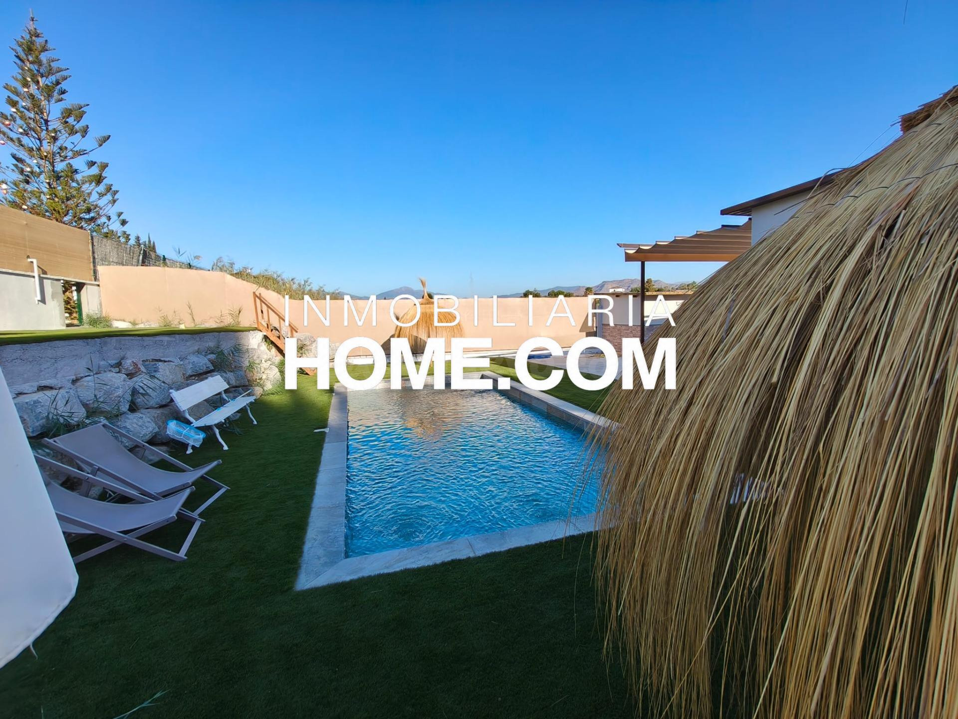 Alquiler de vivienda independiente con piscina y parcela de 1.000 m2 en Cártama