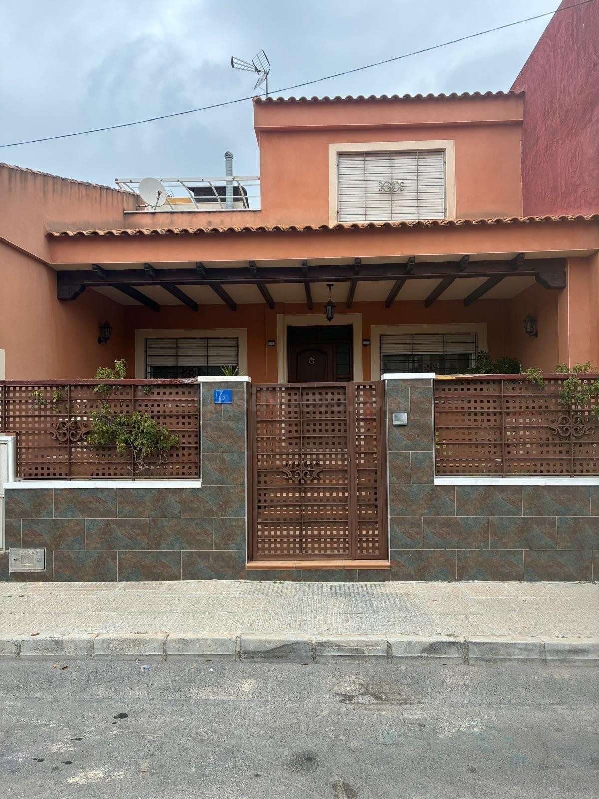 GRAN ADOSADO EN ALGORFA: 3 HAB, 2 BAÑOS