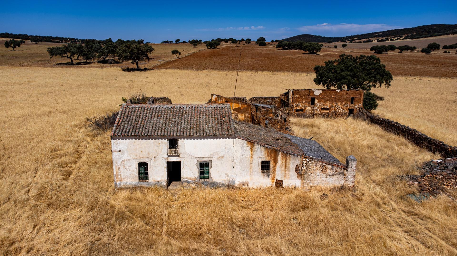 Finca mixta de 140 hectáreas con cortijo en suelo urbano en Peñarroya-Pueblonuevo (Córdoba)