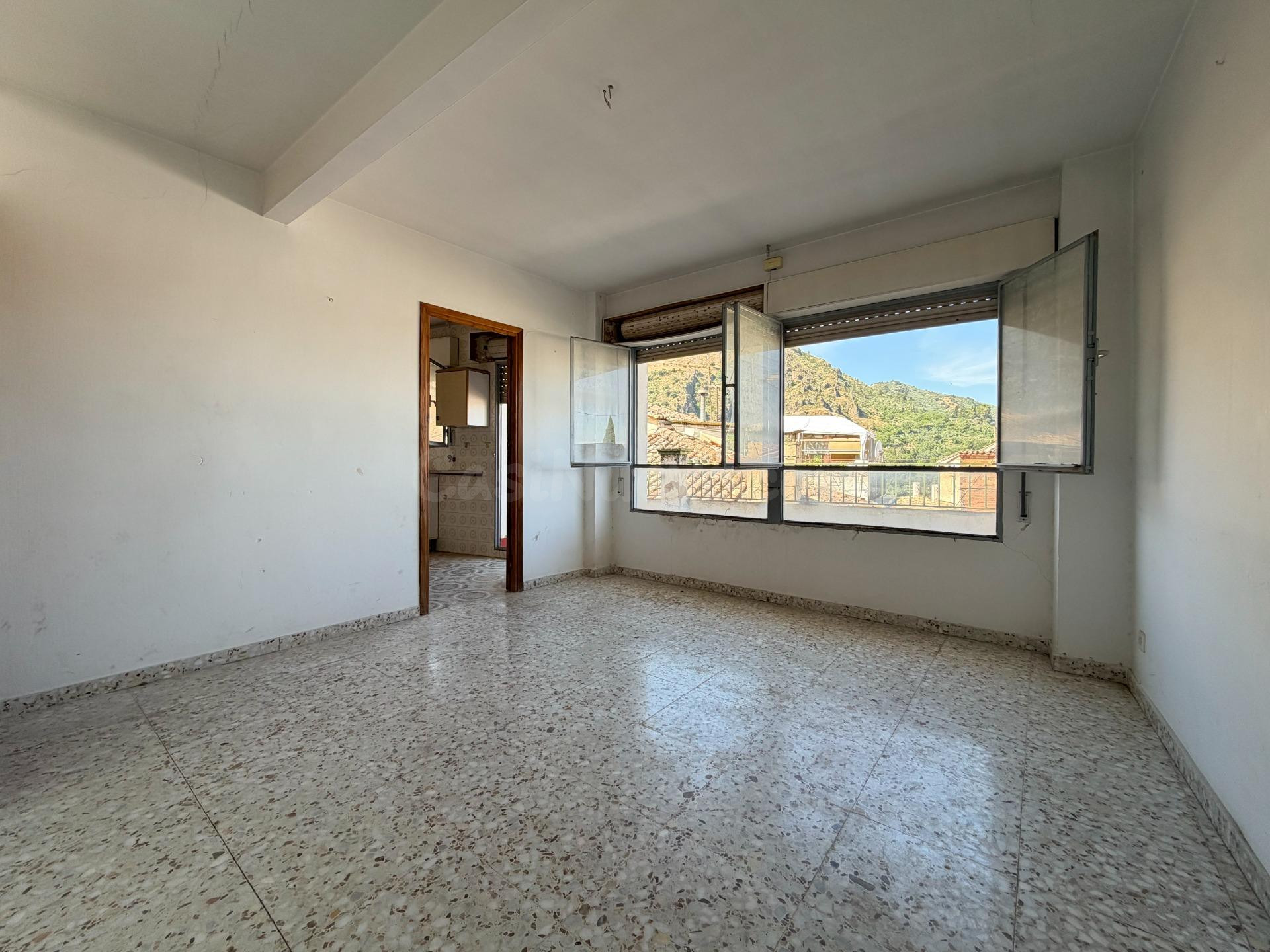 Casa en Cazorla ideal para familias o inversión - foto 4